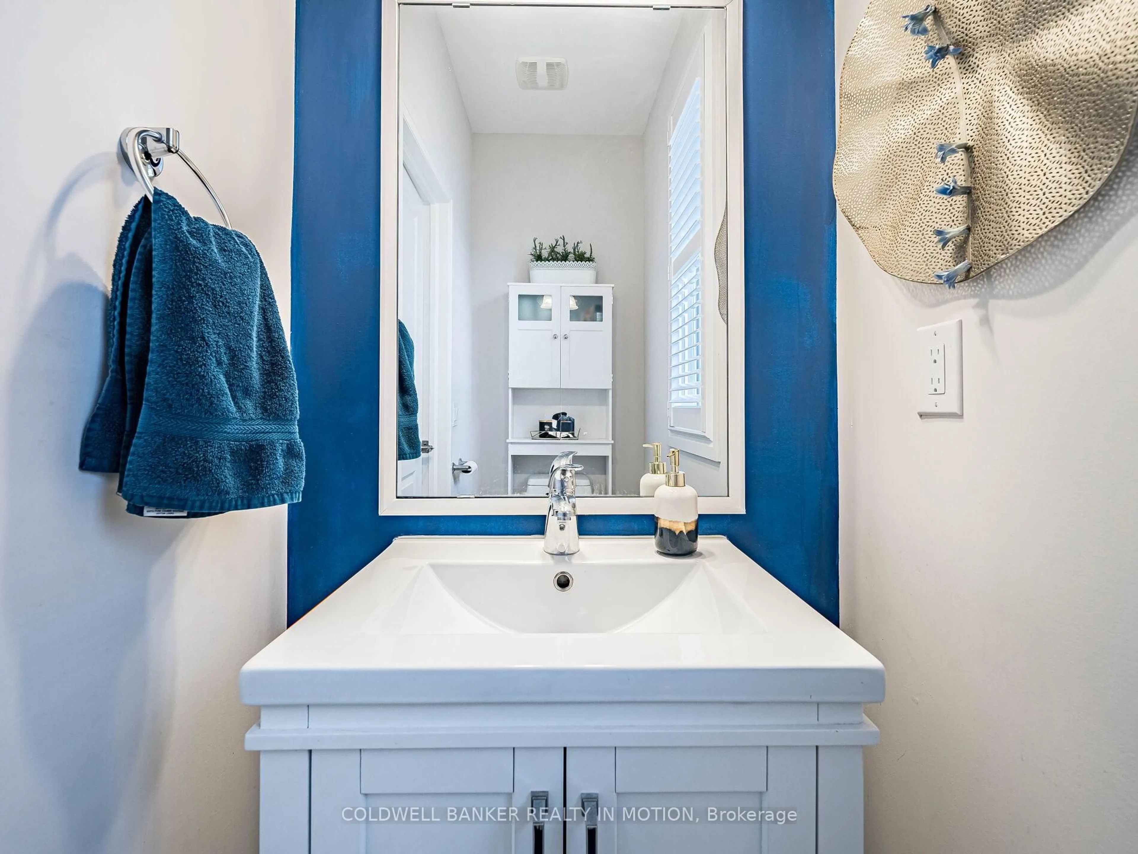 Contemporary bathroom, ceramic/tile floor for 353 Provident Way, Hamilton Ontario L0R 1W0
