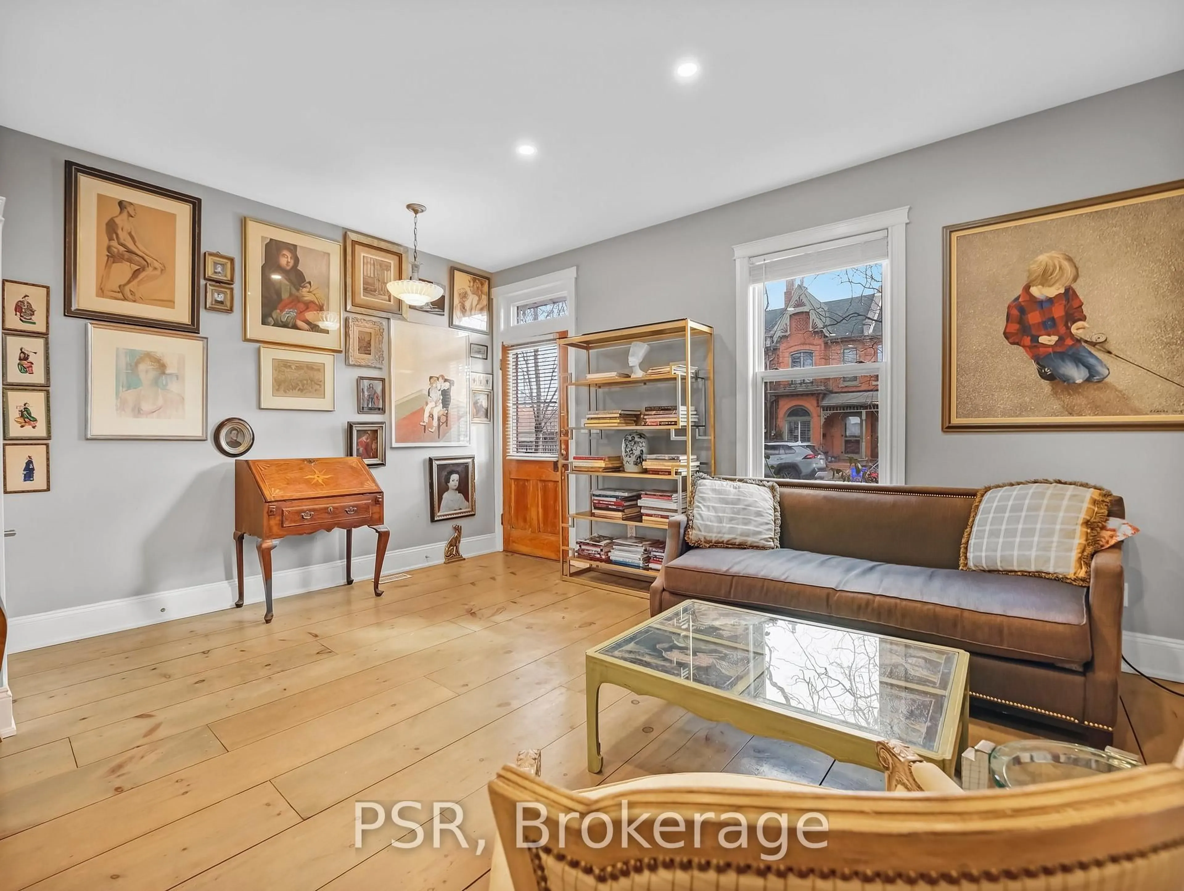 Living room with furniture, wood/laminate floor for 80 Ferrie St, Hamilton Ontario L8L 1C9