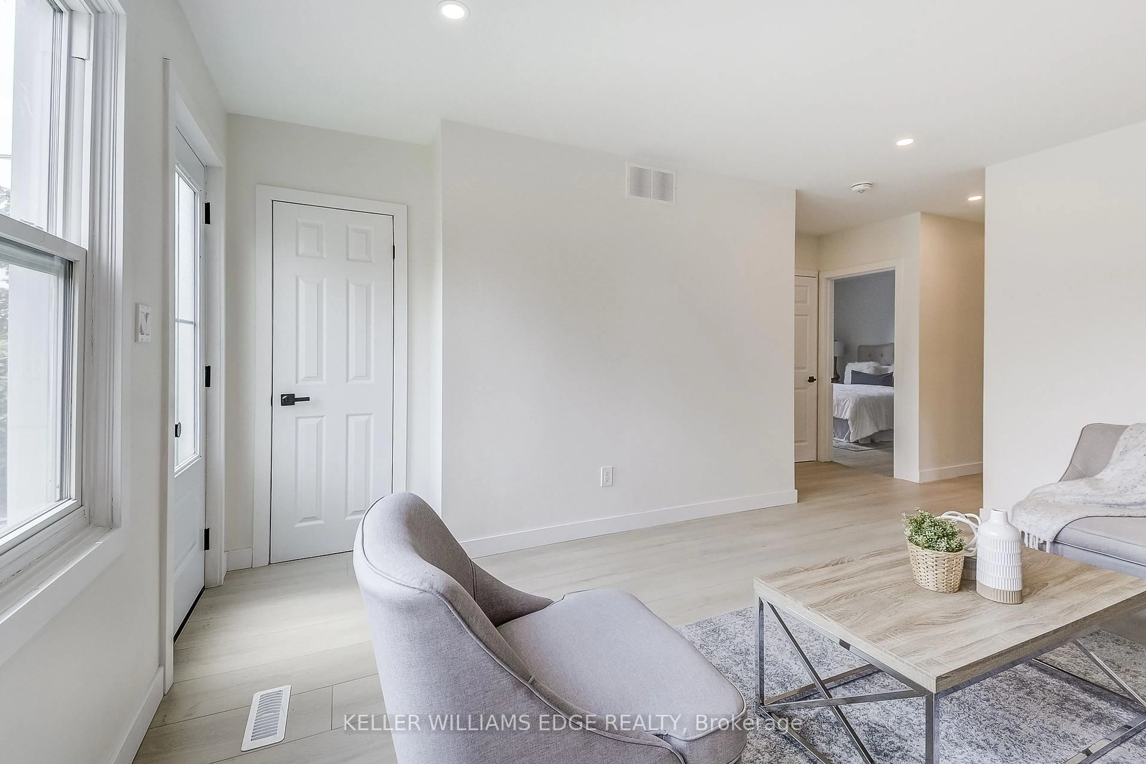 Unknown for 82 West 1st St, Hamilton Ontario L9C 3C4