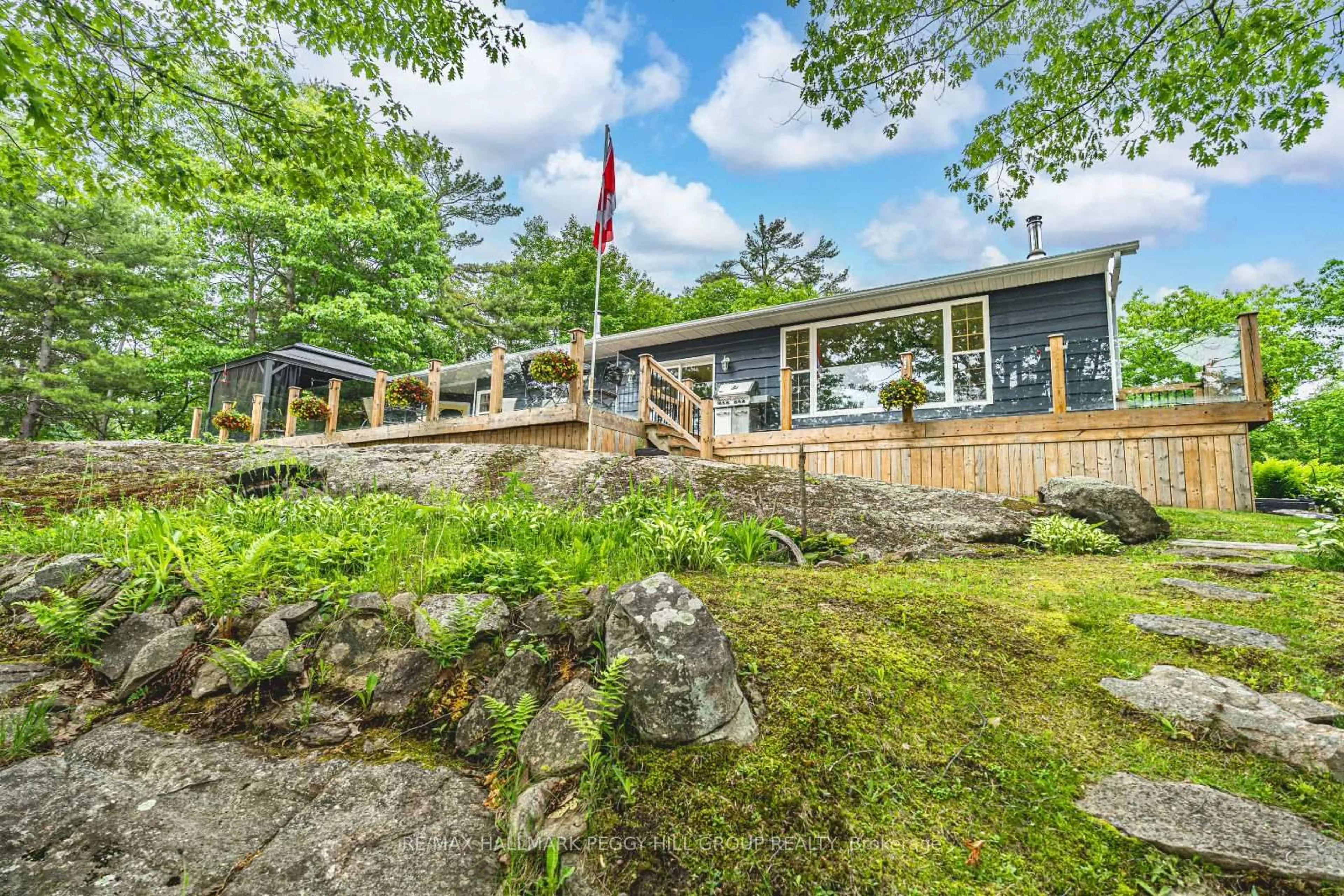 Patio, water/lake/river/ocean view for 1008 Cove Rd, Gravenhurst Ontario P0E 1G0