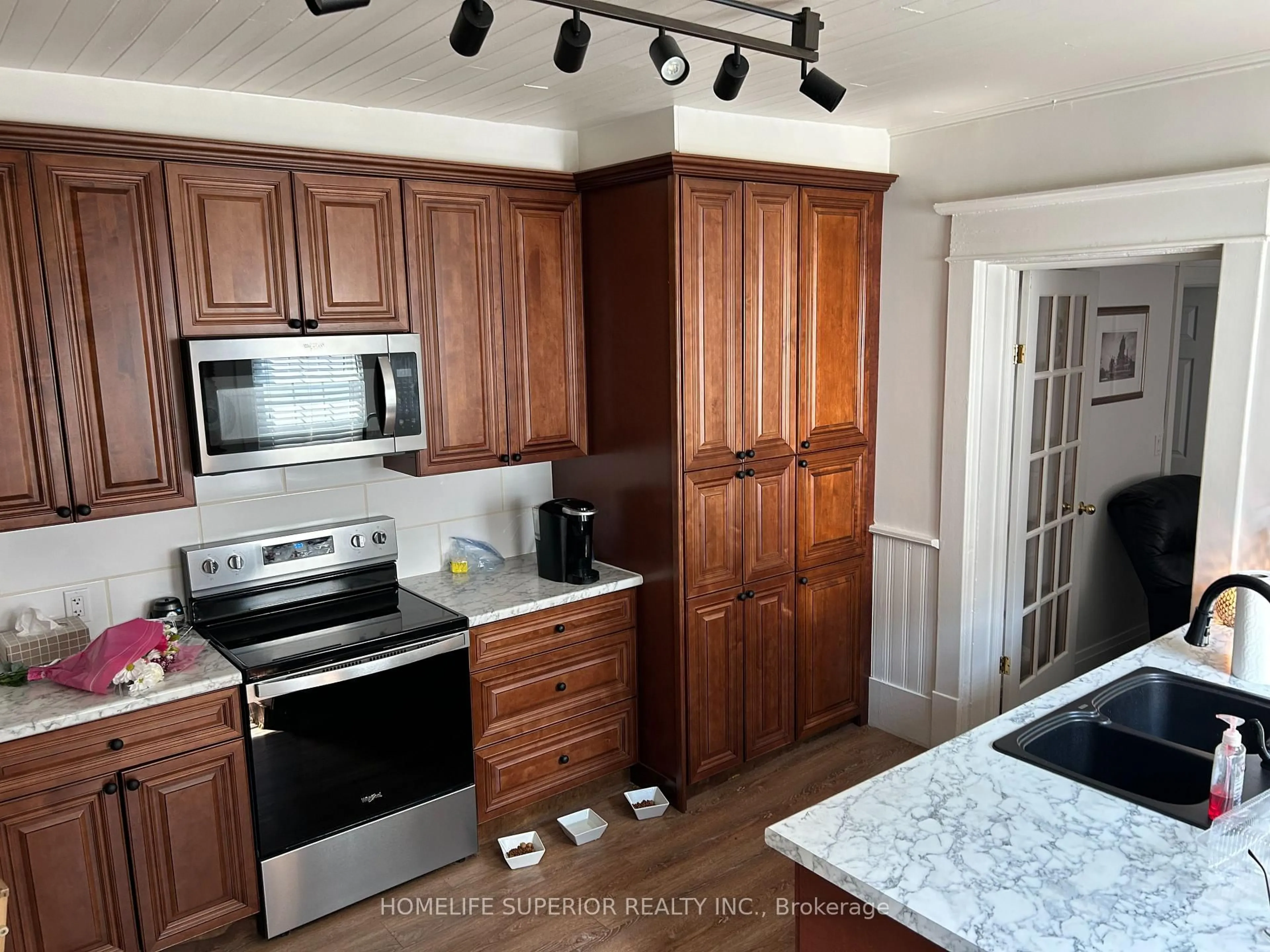 Standard kitchen, unknown for 34 Matthew St, Limoges Ontario K0K 2M0
