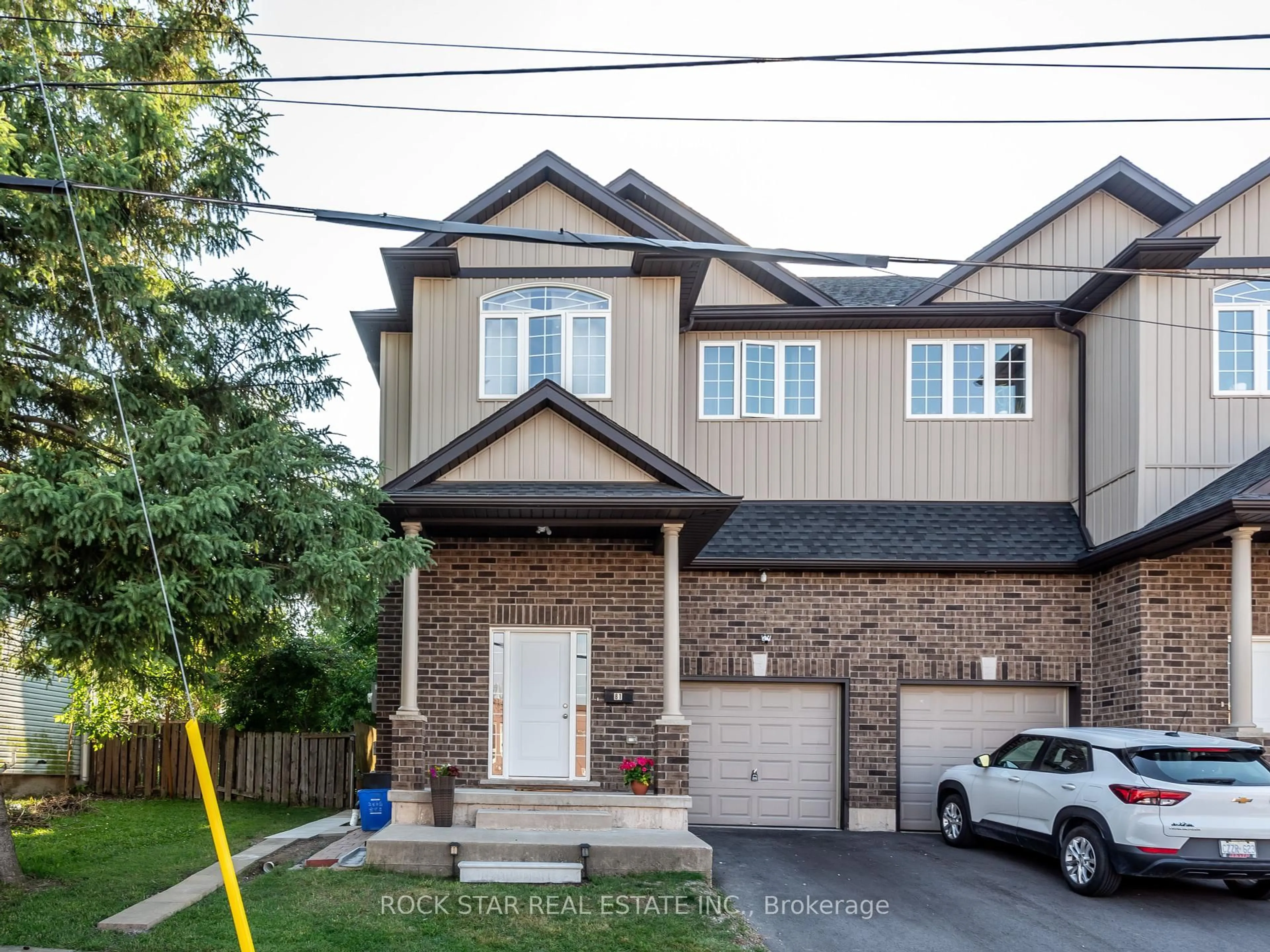 Home with brick exterior material, street for 81 Wellington St, Thorold Ontario L2V 2E8