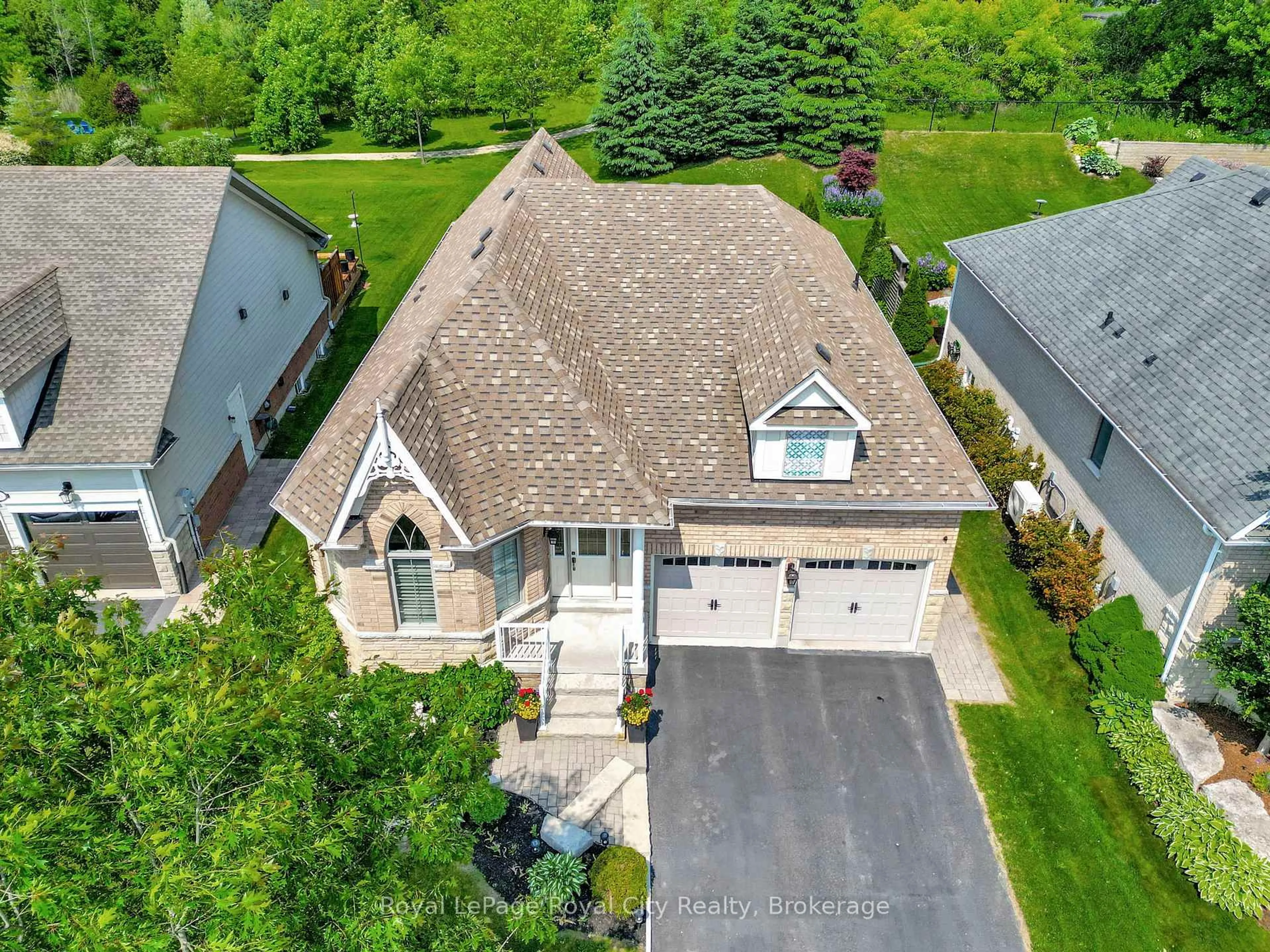 A pic from outside/outdoor area/front of a property/back of a property/a pic from drone, street for 114 Aberfoyle Mill Cres, Puslinch Ontario N0B 2J0