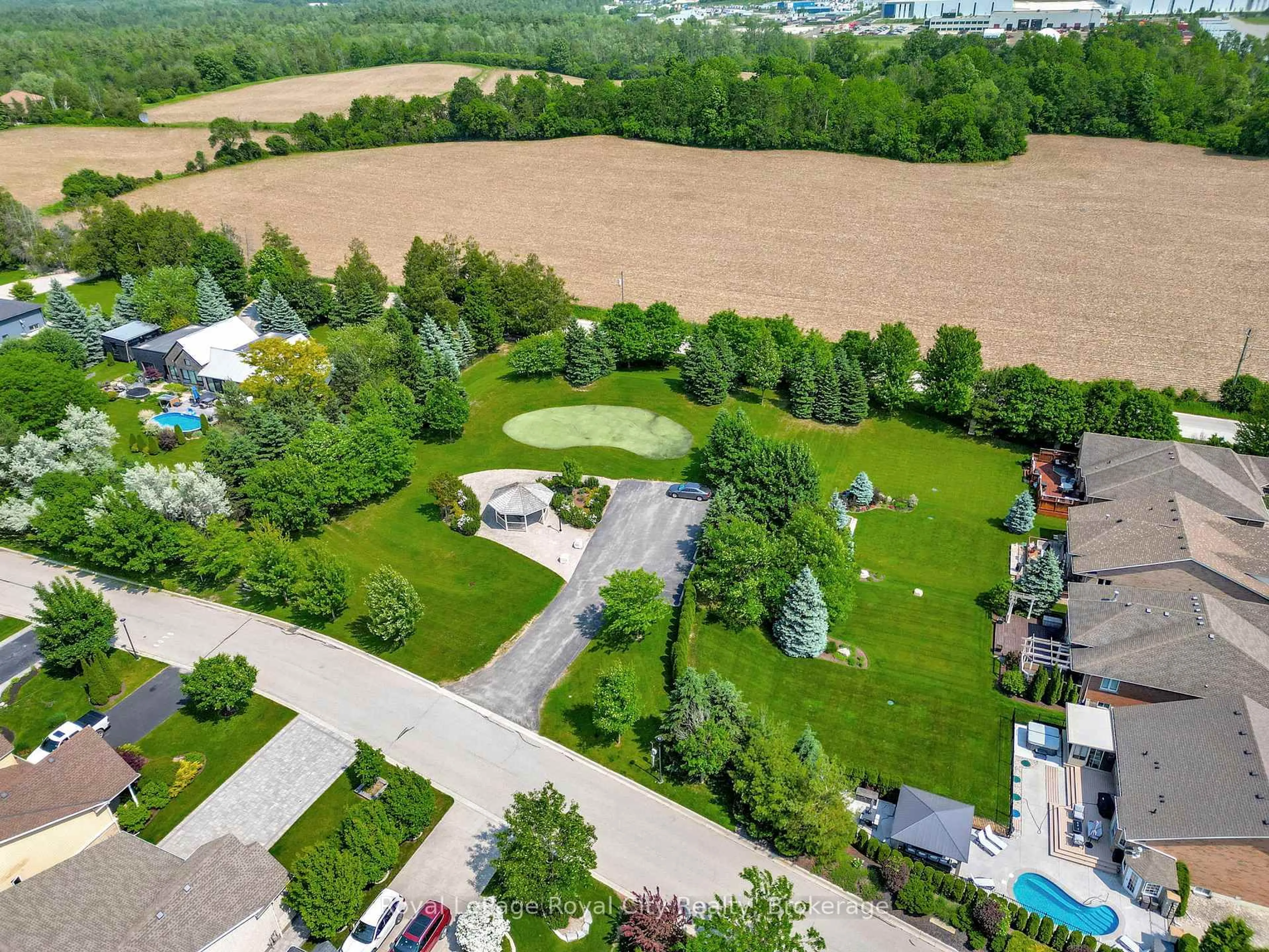 A pic from outside/outdoor area/front of a property/back of a property/a pic from drone, unknown for 114 Aberfoyle Mill Cres, Puslinch Ontario N0B 2J0