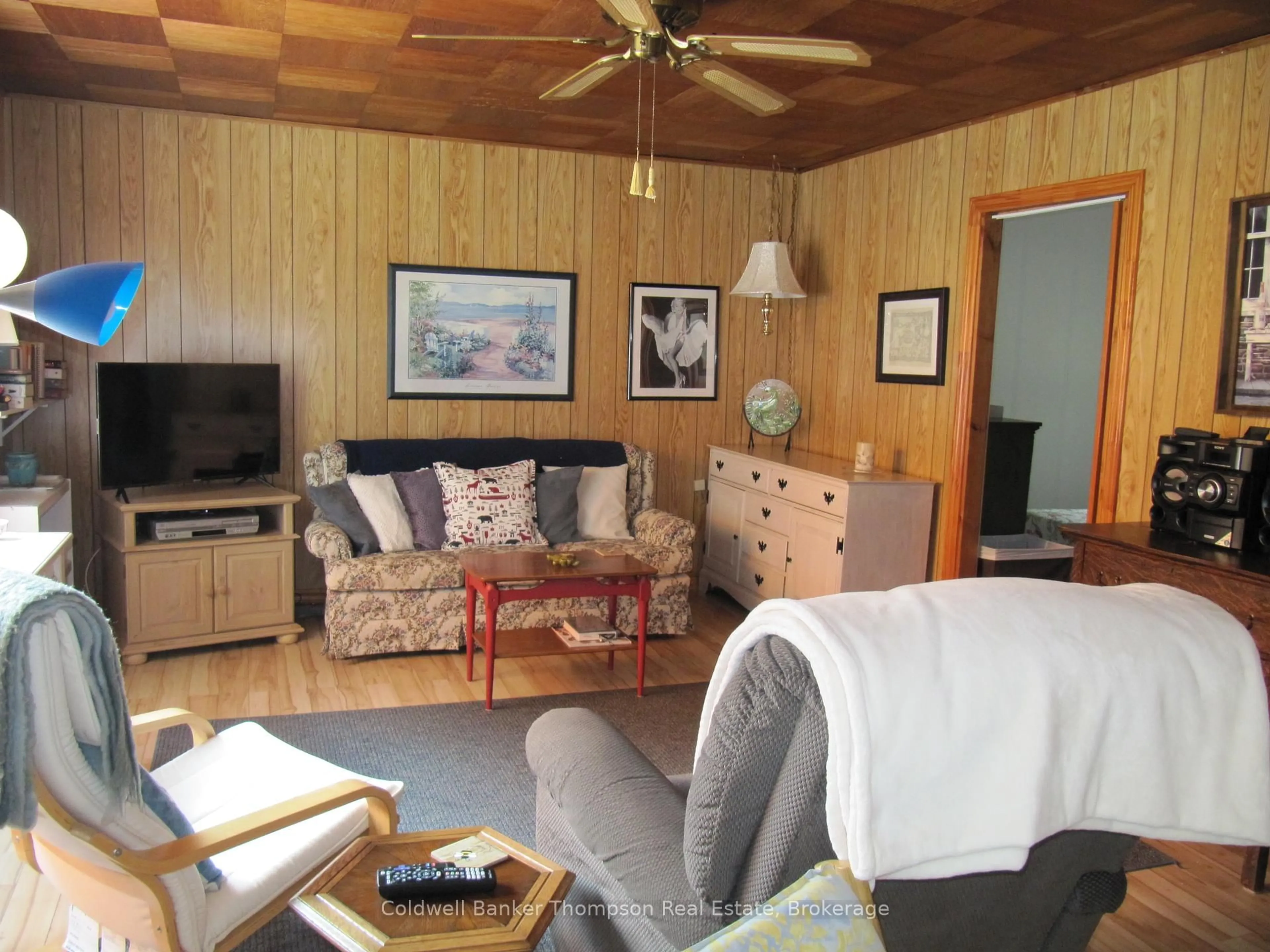 Living room with furniture, wood/laminate floor for 105 Pineaire Lane, Perry Ontario P0A 1M0