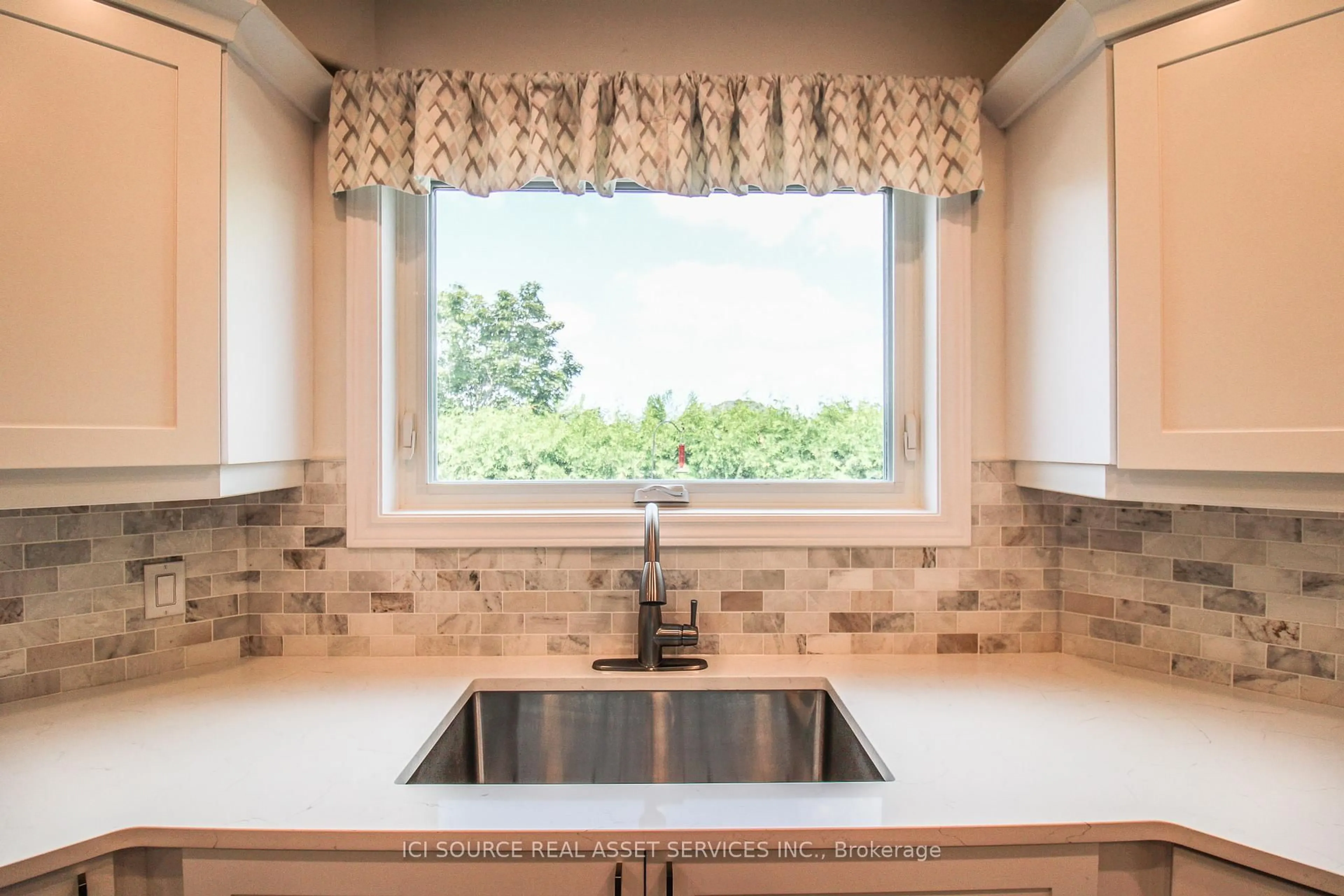 Contemporary kitchen, ceramic/tile floor for 260 O'DETTE Rd, Peterborough West Ontario K9K 2N8