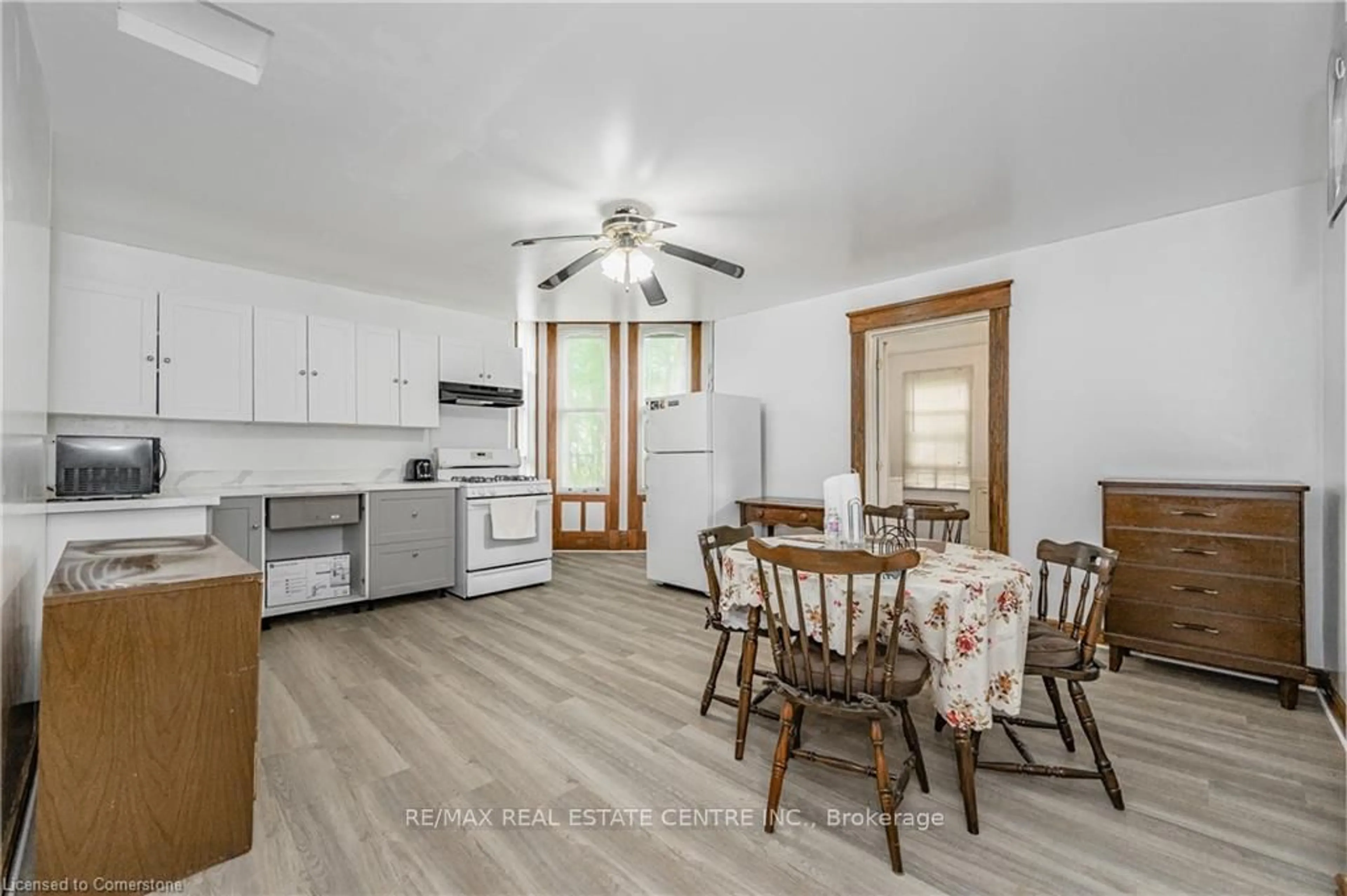 Open concept kitchen, unknown for 100 Roseview Ave, Cambridge Ontario N1R 4A7