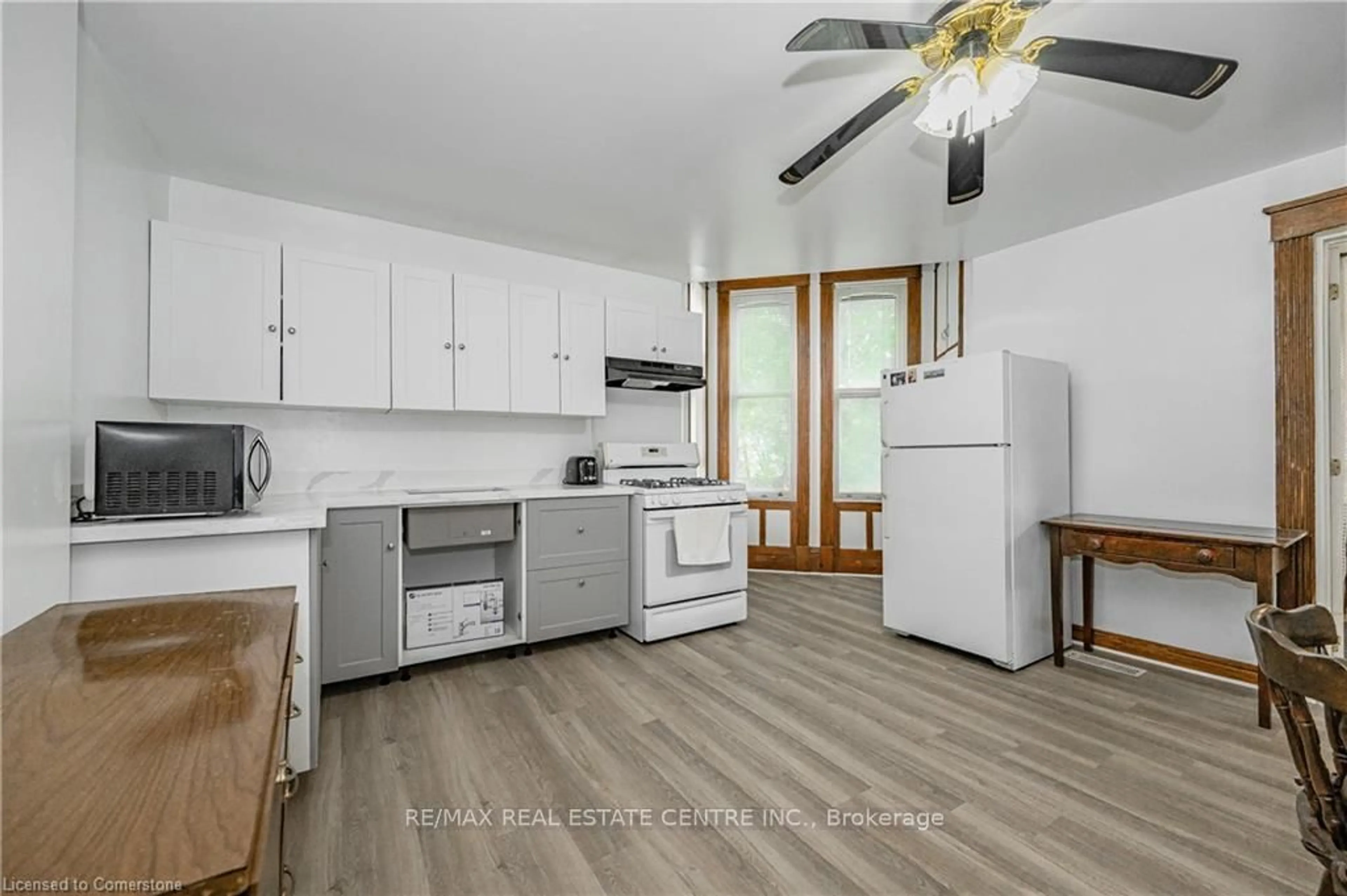 Unknown for 100 Roseview Ave, Cambridge Ontario N1R 4A7