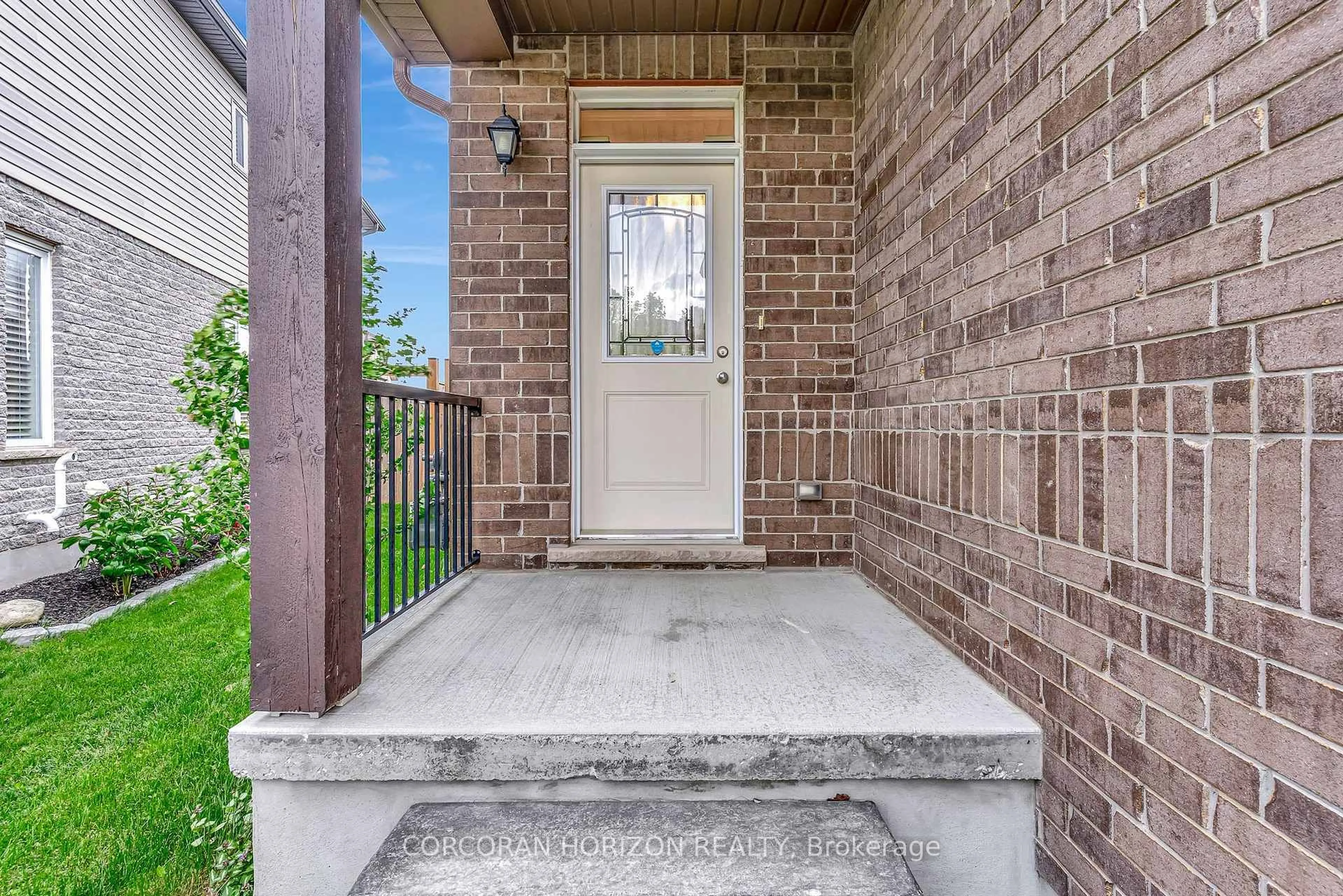 Indoor entryway for 179 Templewood Dr, Kitchener Ontario N2R 0H5