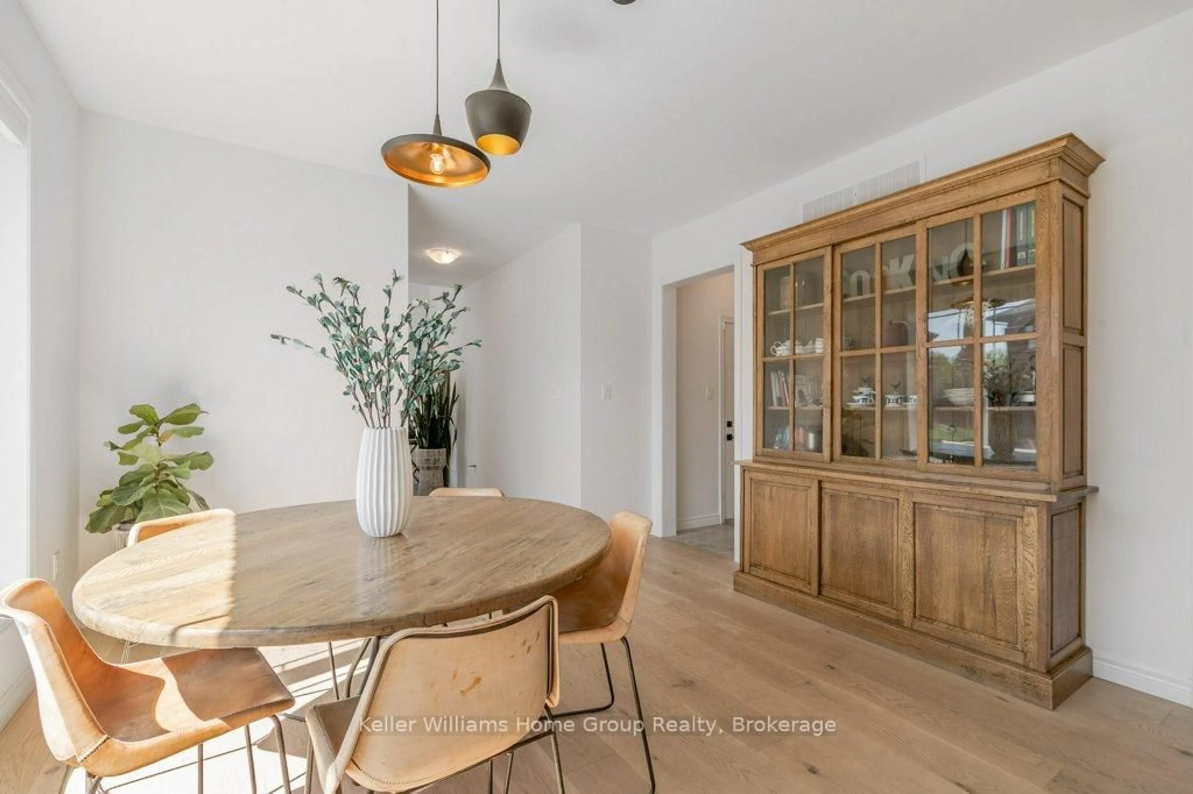 Dining room, wood/laminate floor for 48 MACALISTER BOULEVARD, Guelph Ontario N1G 0G6