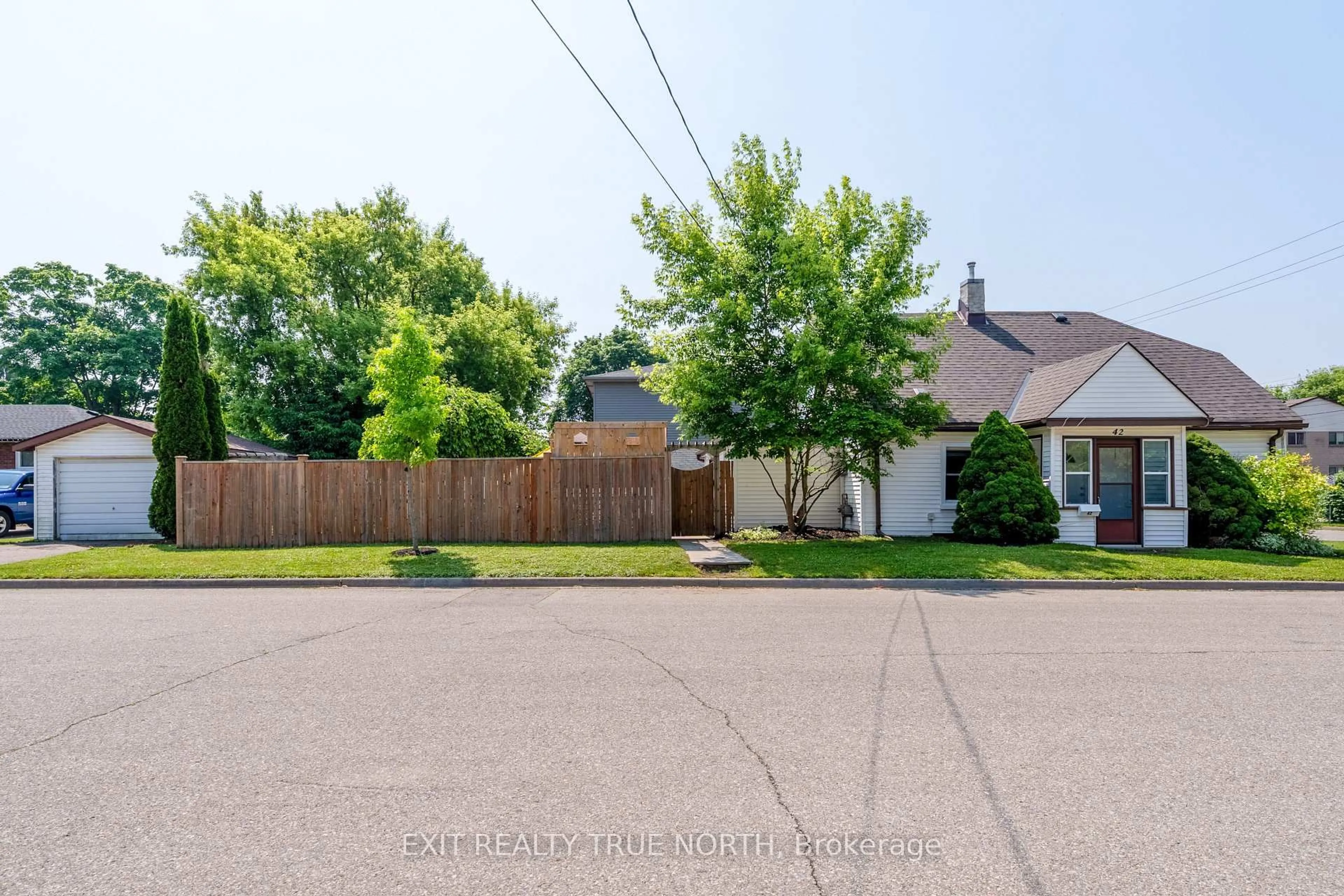 A pic from outside/outdoor area/front of a property/back of a property/a pic from drone, street for 42 Graham Ave, Brantford Ontario N3T 1C5