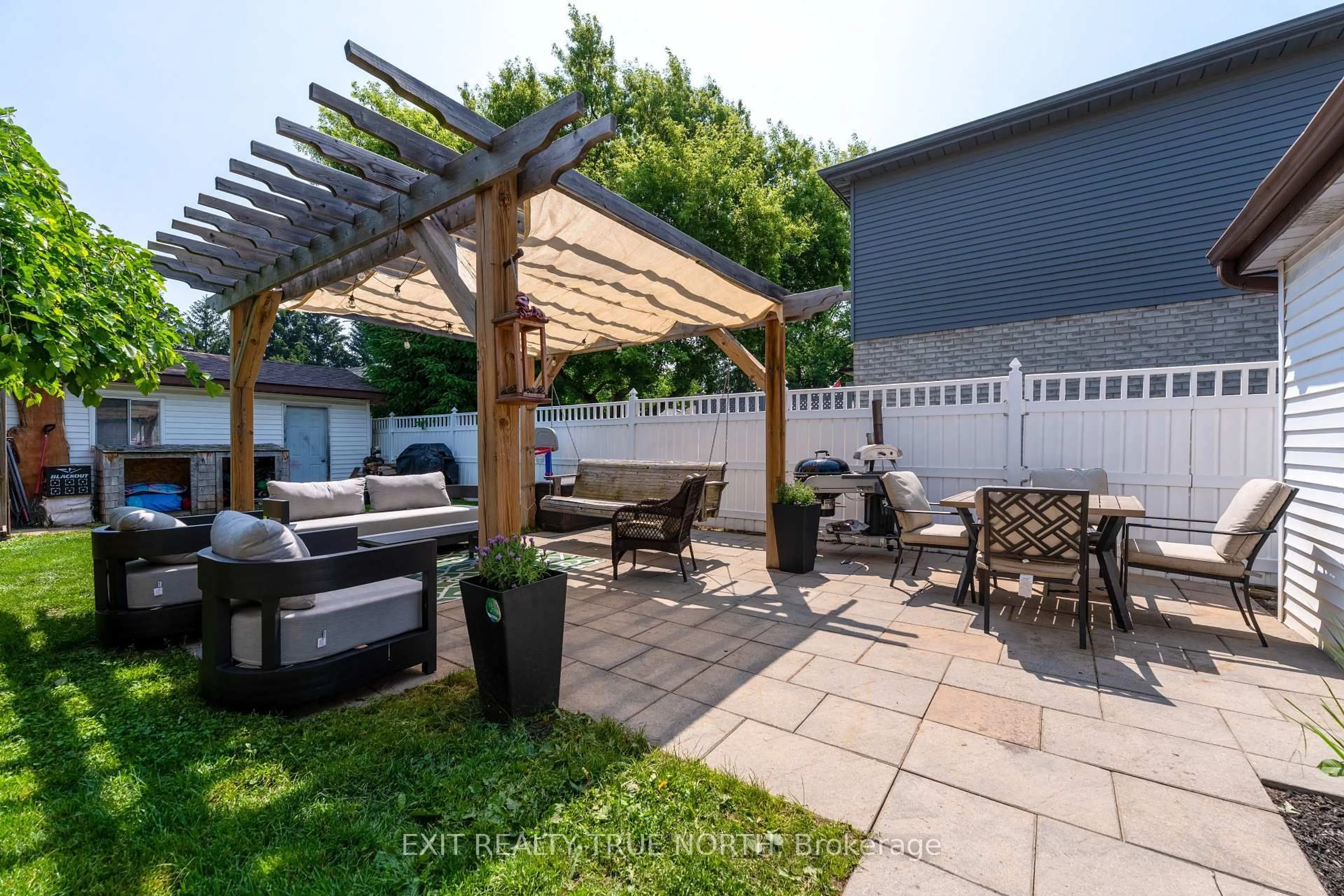 Patio, street for 42 Graham Ave, Brantford Ontario N3T 1C5