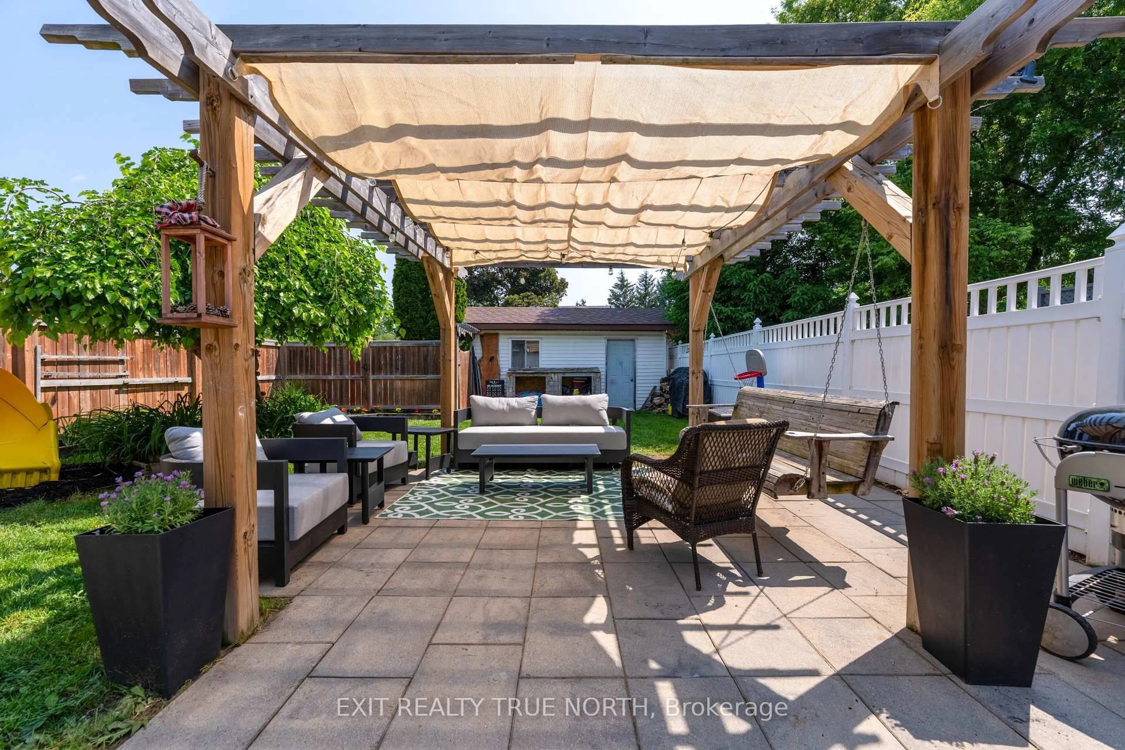 Patio, street for 42 Graham Ave, Brantford Ontario N3T 1C5