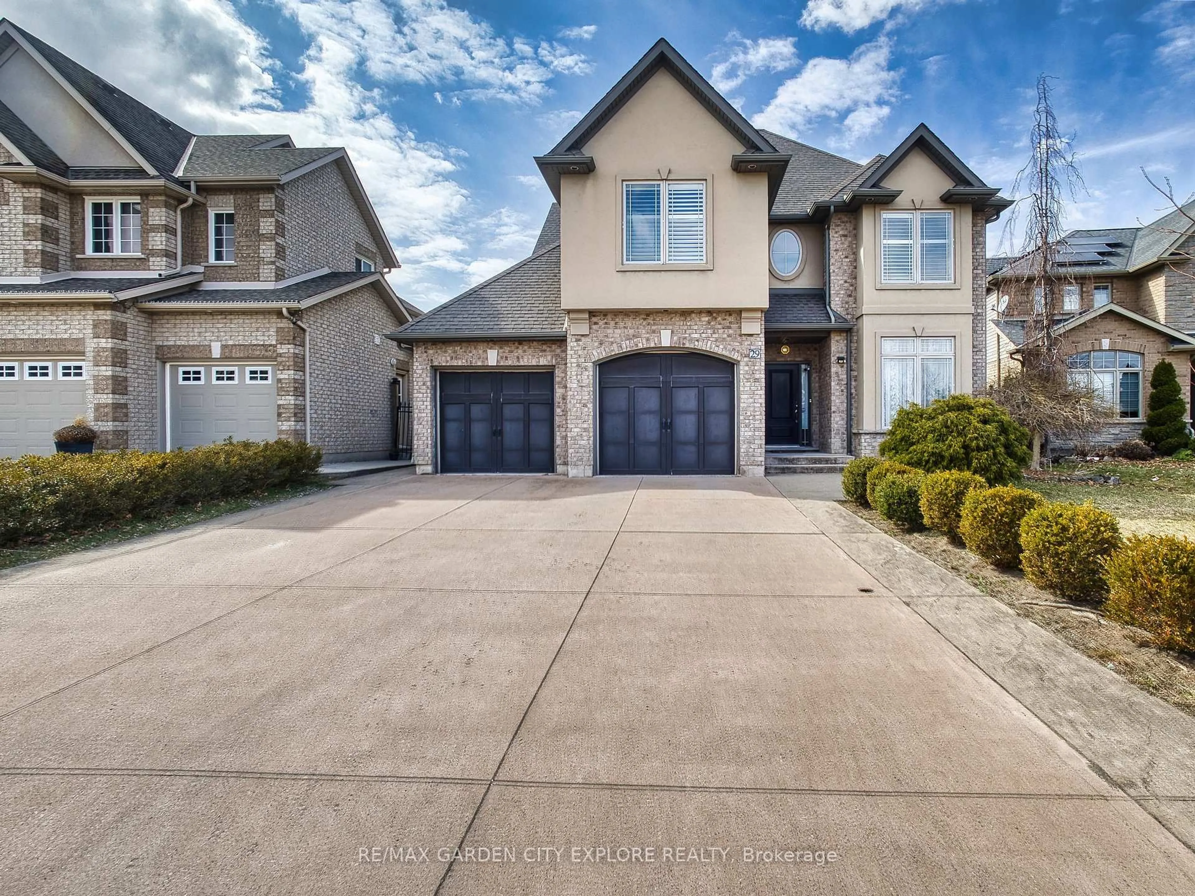 Home with brick exterior material, street for 29 AGINCOURT Cres, St. Catharines Ontario L2S 4B4