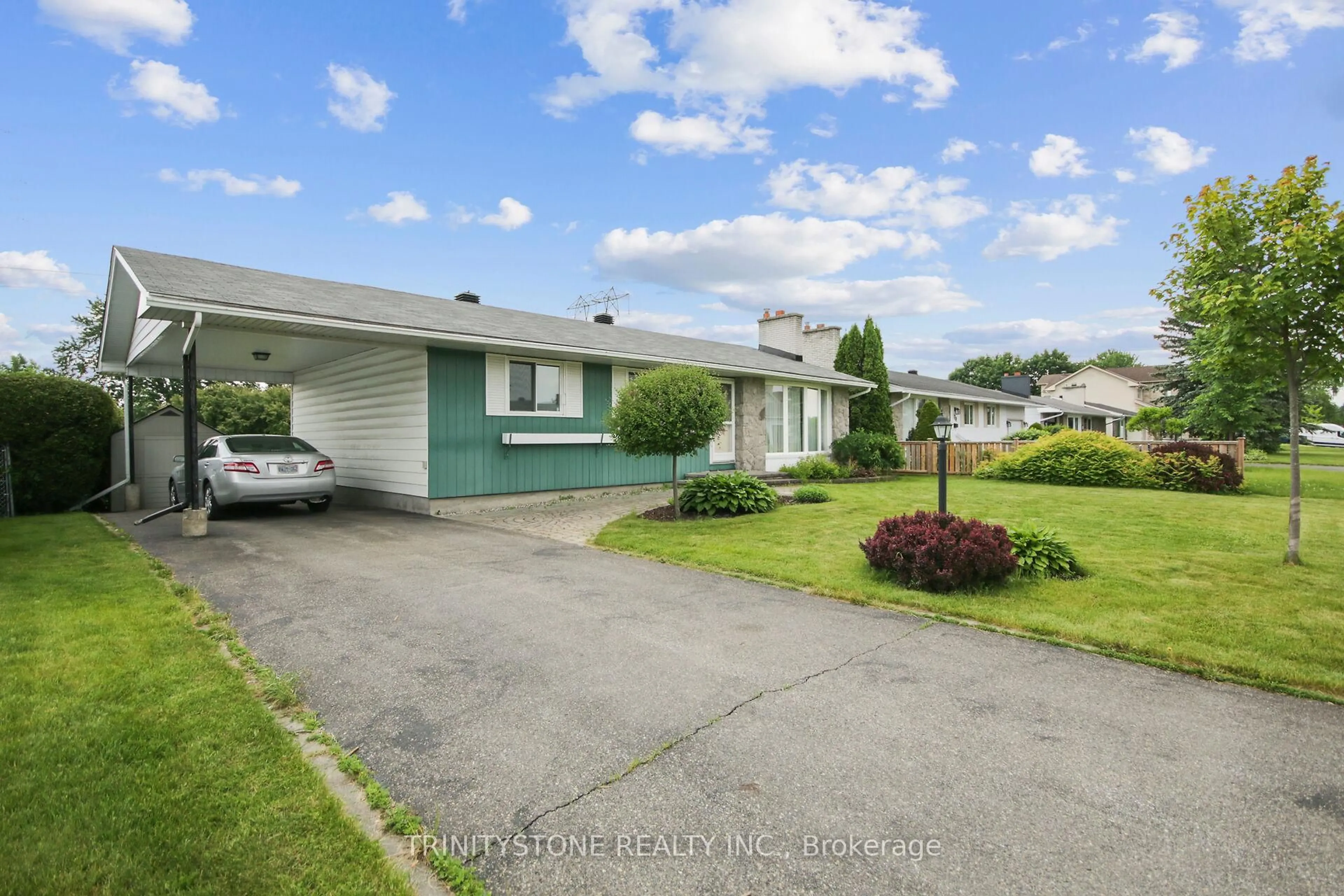 A pic from outside/outdoor area/front of a property/back of a property/a pic from drone, street for 18 charing Rd, Ottawa Ontario K2G 0Z5