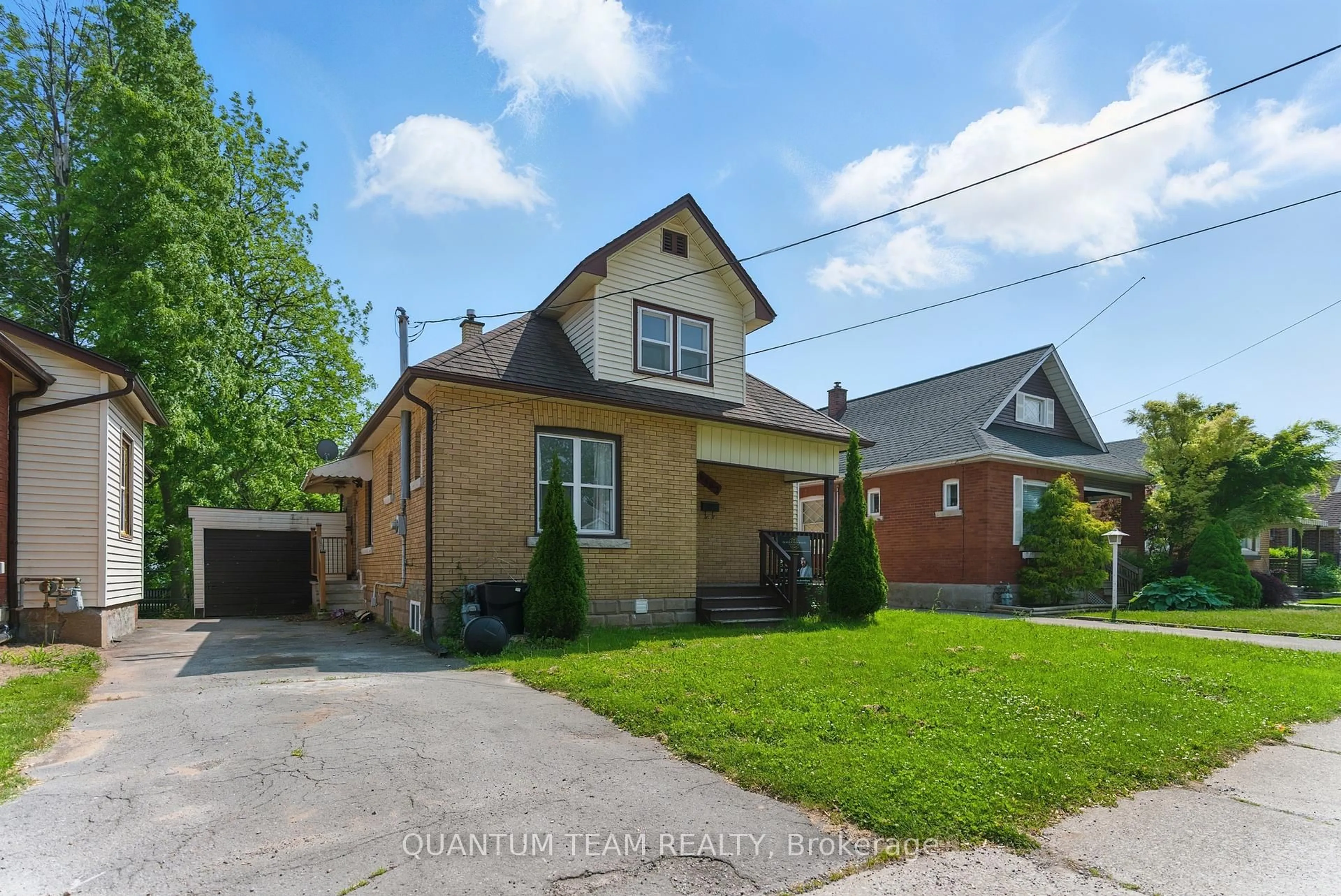 Home with brick exterior material, street for 6462 Barker St, Niagara Falls Ontario L2G 1Y7