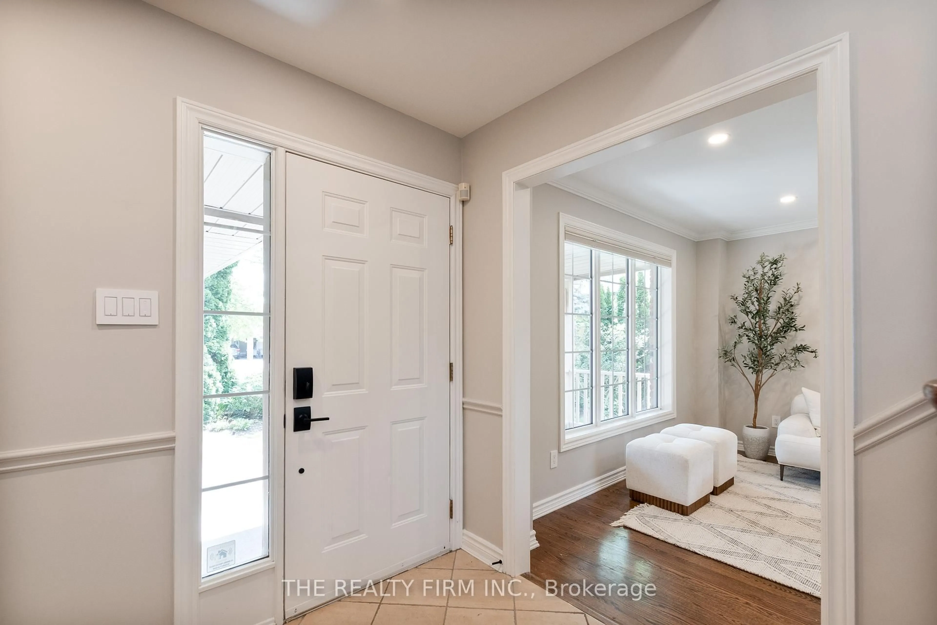 Indoor entryway for 82 Masonville Cres, London North Ontario N5X 3T2