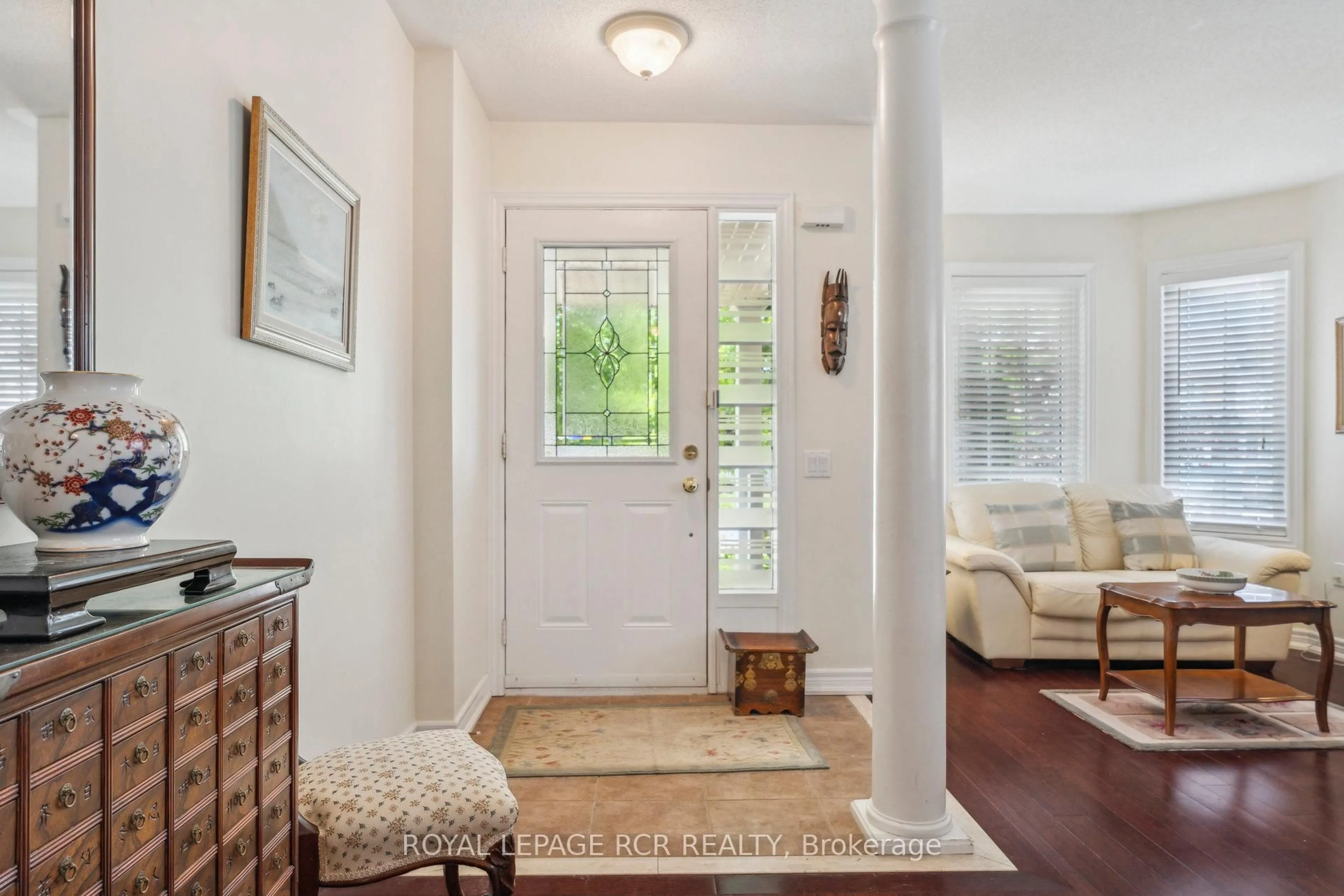Indoor entryway for 257 Berry St, Shelburne Ontario L9V 3E1