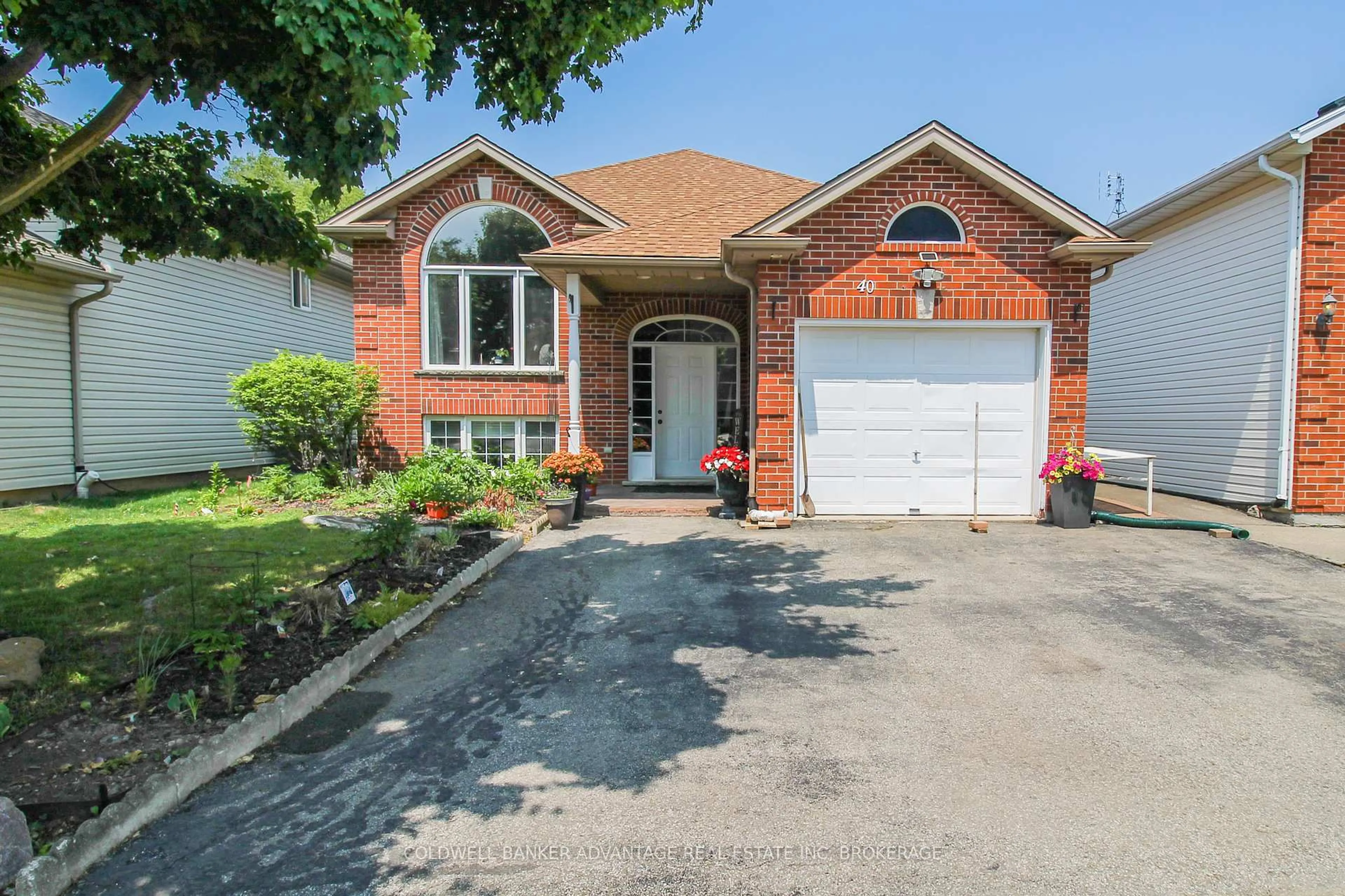 Home with brick exterior material, street for 40 Gretel Dr, Welland Ontario L3C 7H6