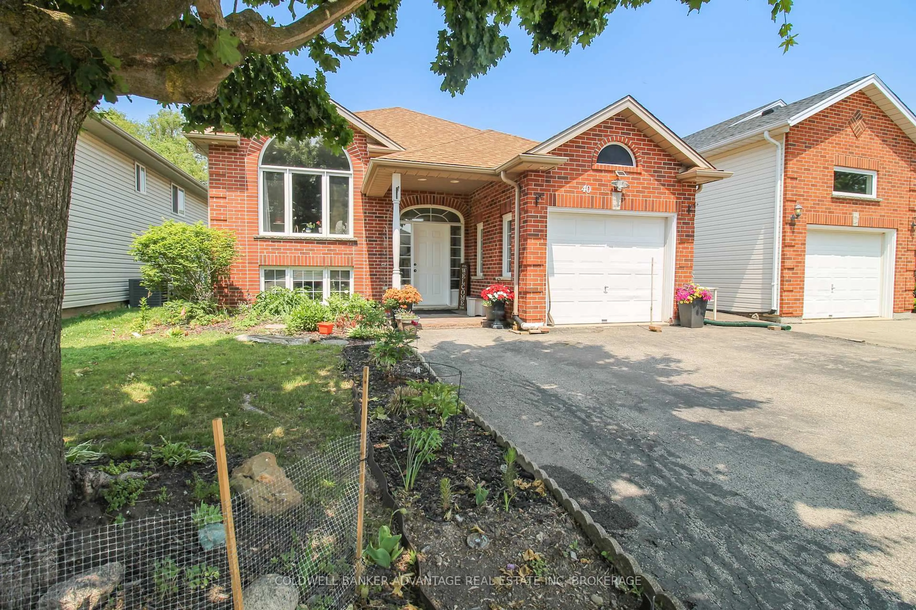 Home with brick exterior material, street for 40 Gretel Dr, Welland Ontario L3C 7H6
