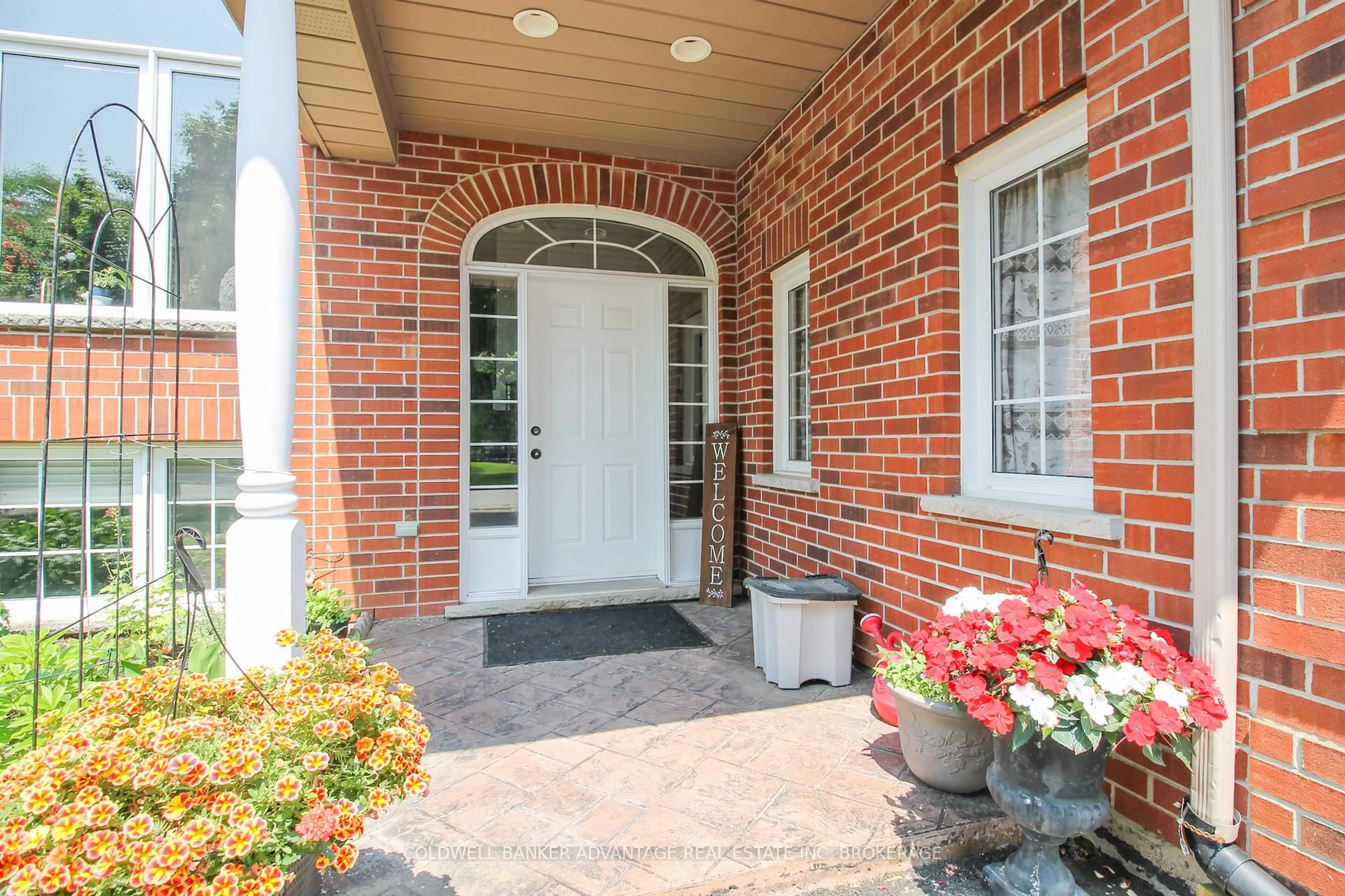 Home with brick exterior material, street for 40 Gretel Dr, Welland Ontario L3C 7H6