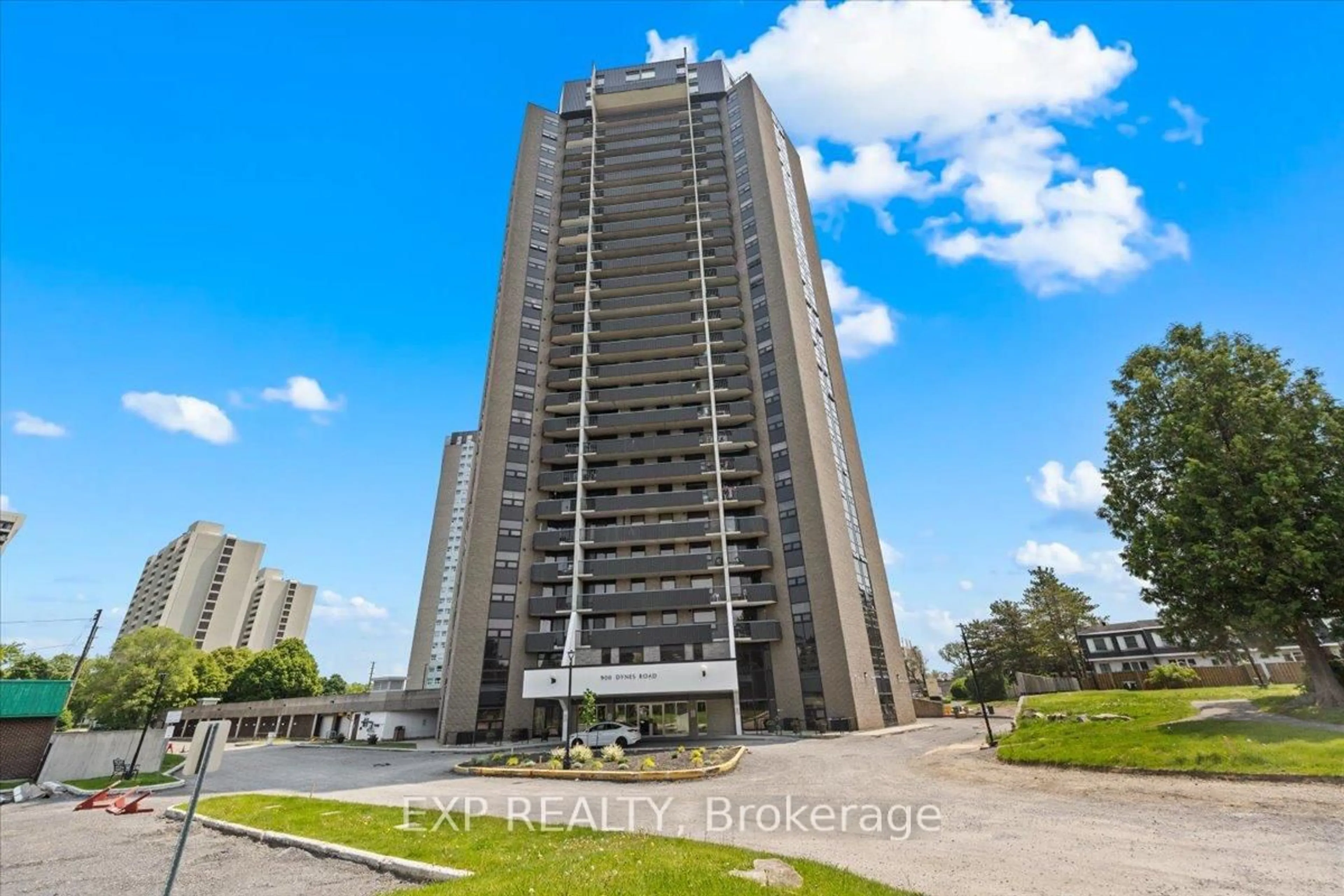 Indoor foyer for 900 Dynes Rd #2509, Ottawa Ontario K2C 3L6