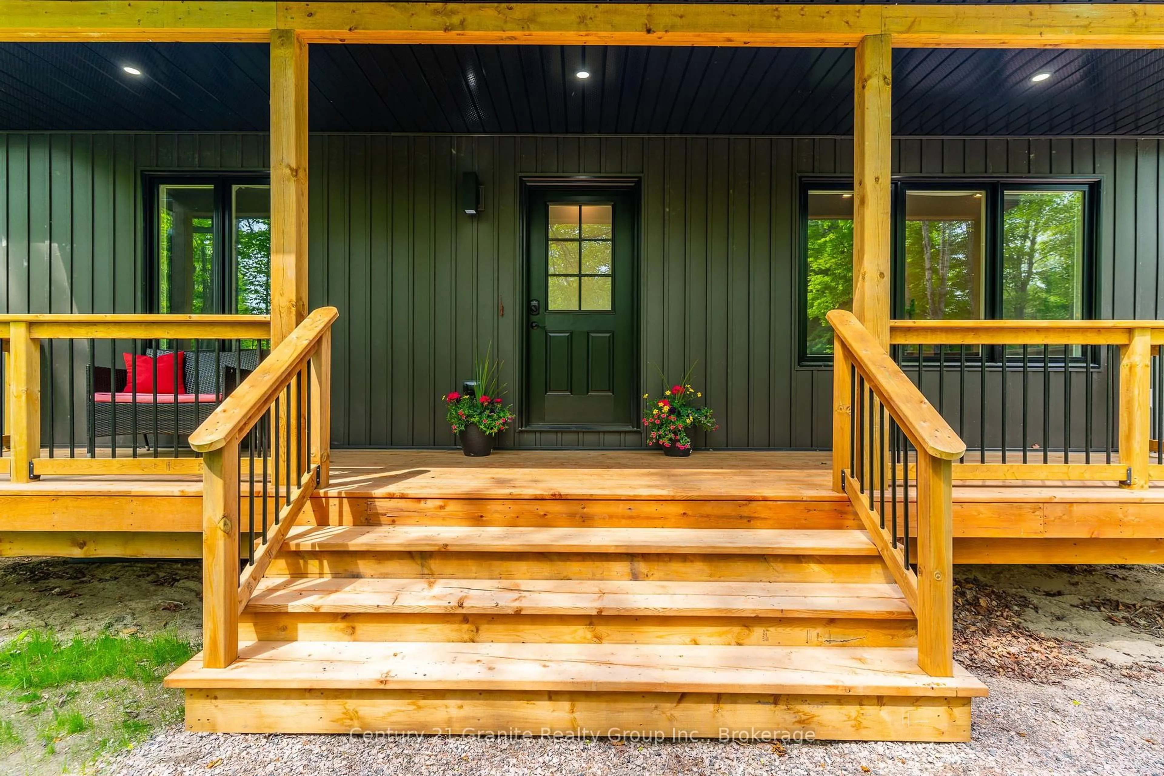 Indoor entryway for 1009 Hyacinth Rd, Minden Hills Ontario K0M 2K0