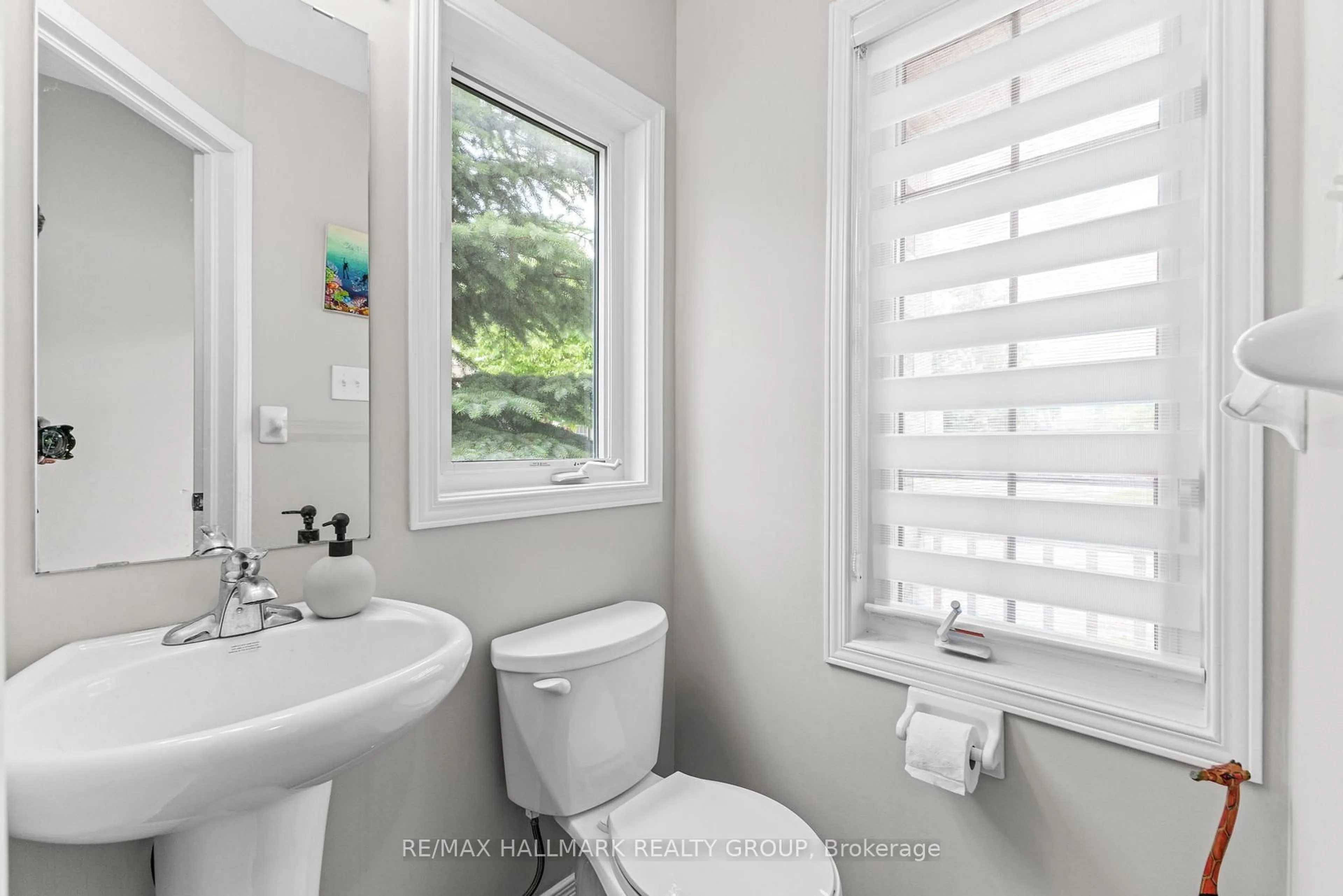 Standard bathroom, ceramic/tile floor for 53 Dundalk Private, Ottawa Ontario K2J 0J5