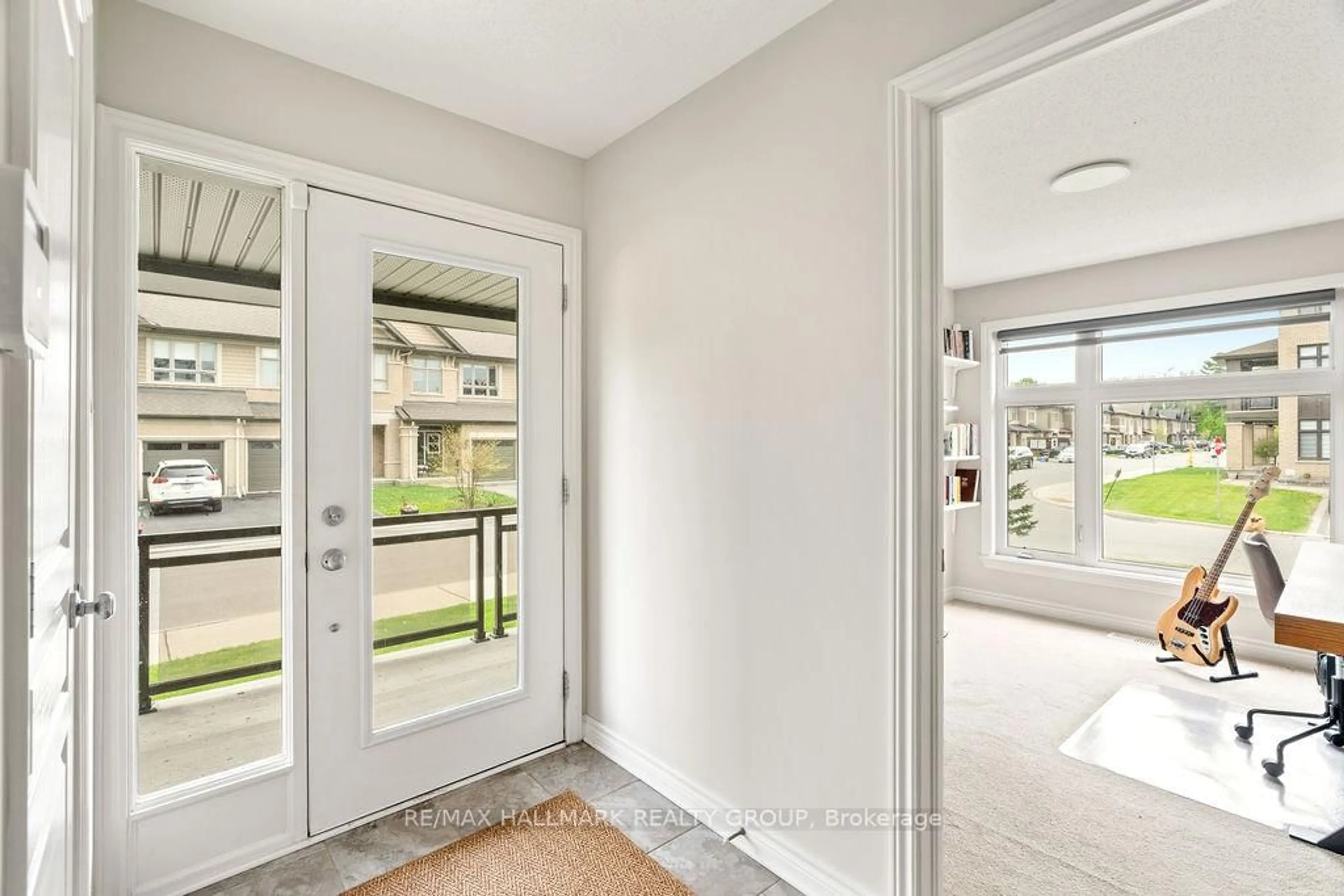 Indoor entryway for 200 Dragonfly Walk, Ottawa Ontario K1W 0J8