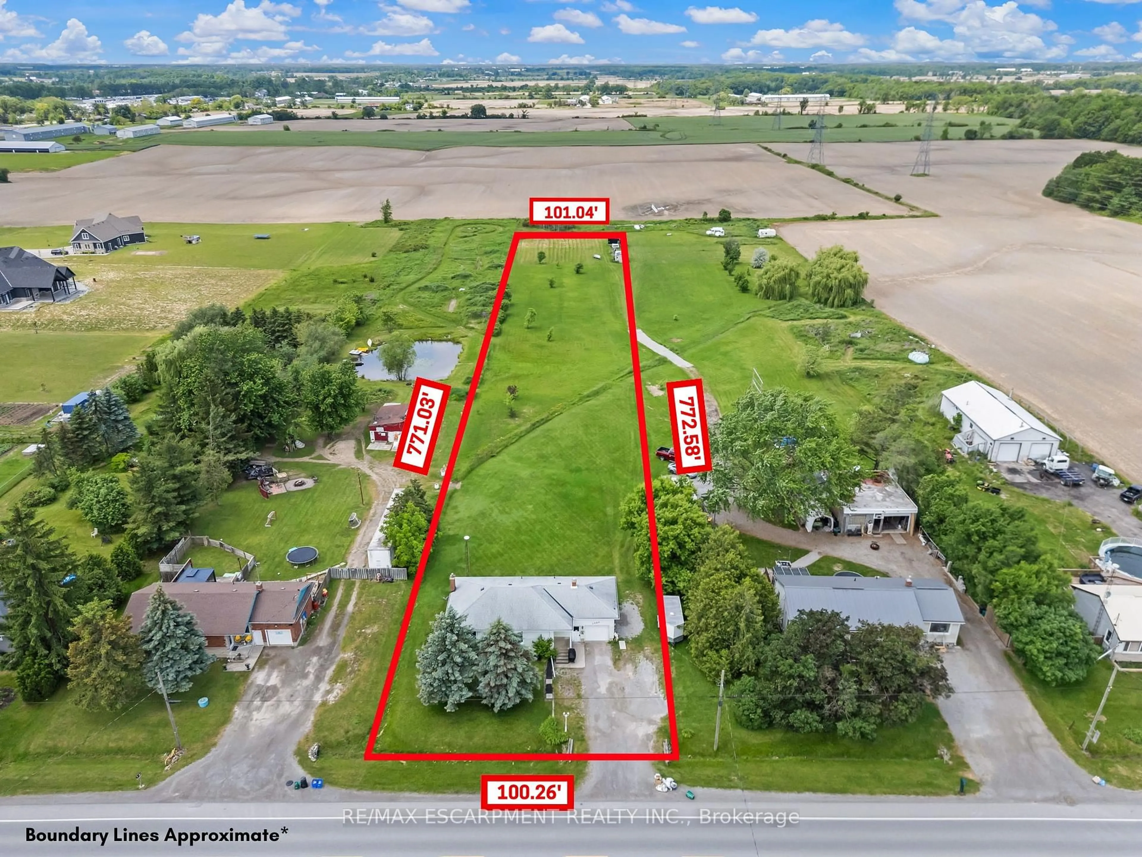 A pic from outside/outdoor area/front of a property/back of a property/a pic from drone, street for 2986 Regional Rd 12, Grimsby Ontario L0R 1M0