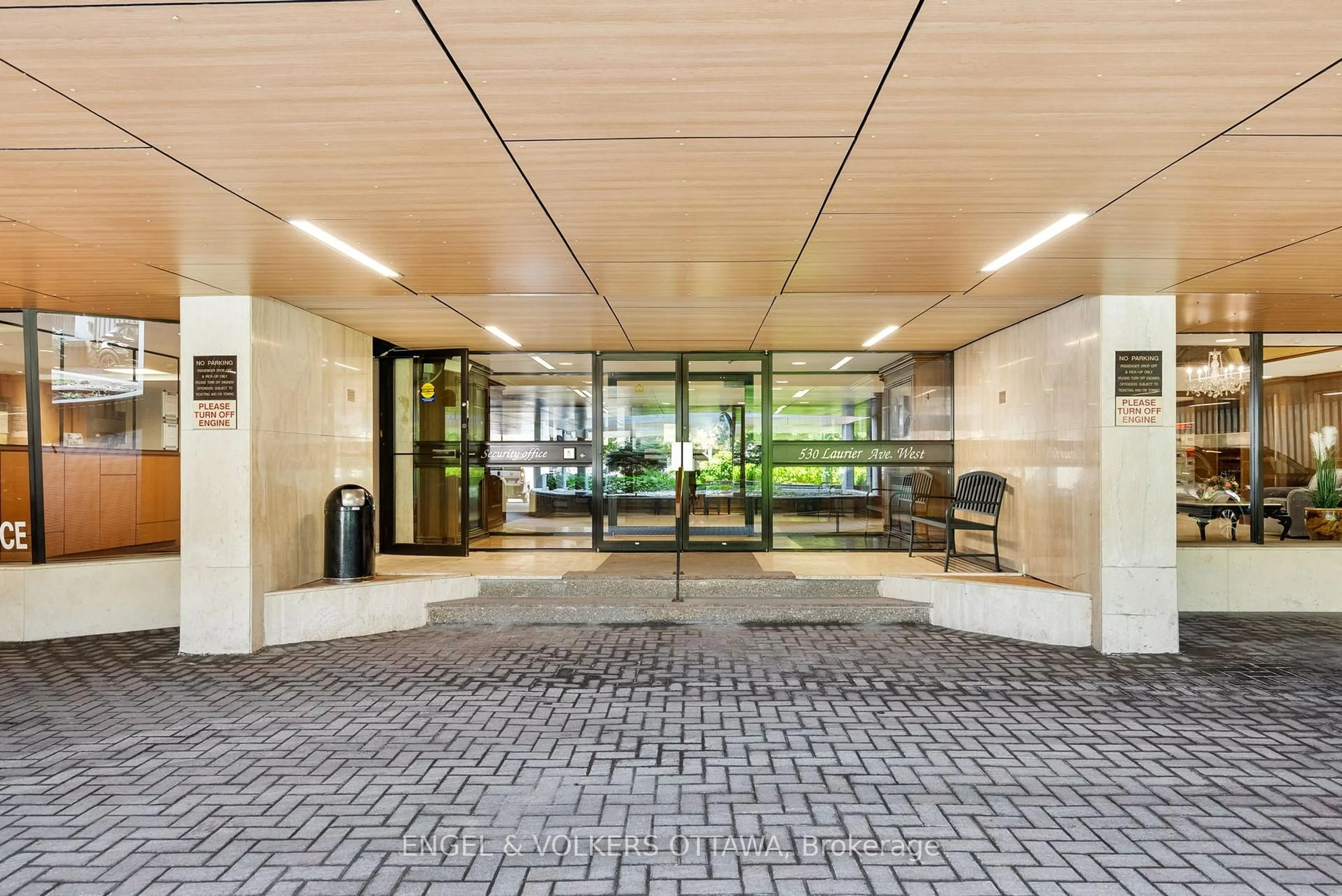 Indoor foyer for 530 Laurier Ave #2201, Ottawa Ontario K1R 7T1