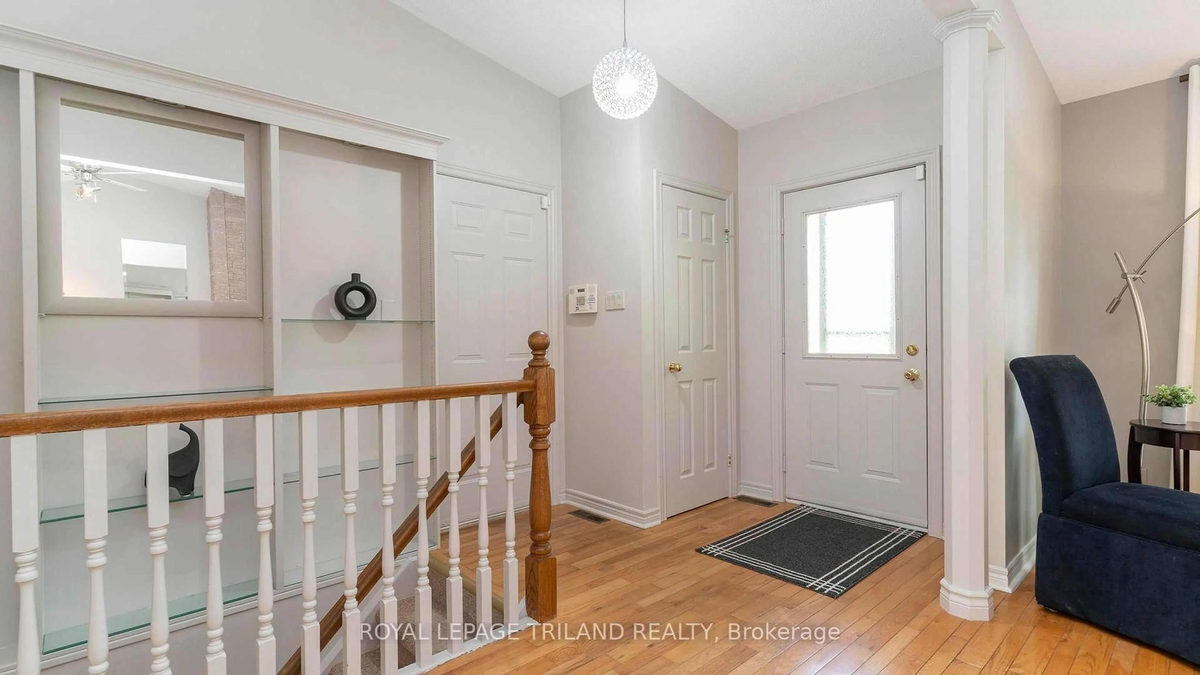 Indoor entryway for 1241 Hamilton Rd #7, London East Ontario N5W 6B3