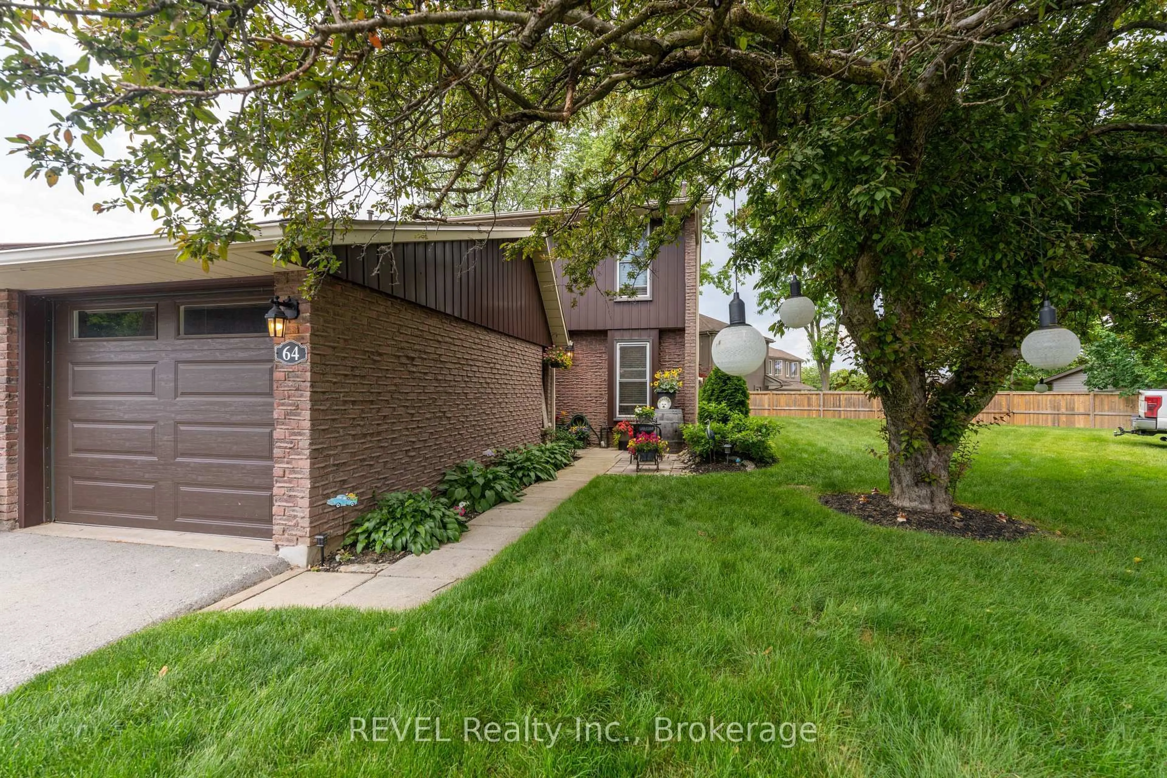 Home with brick exterior material, water/lake/river/ocean view for 122 LAKESHORE Rd #64, St. Catharines Ontario L2N 6N6