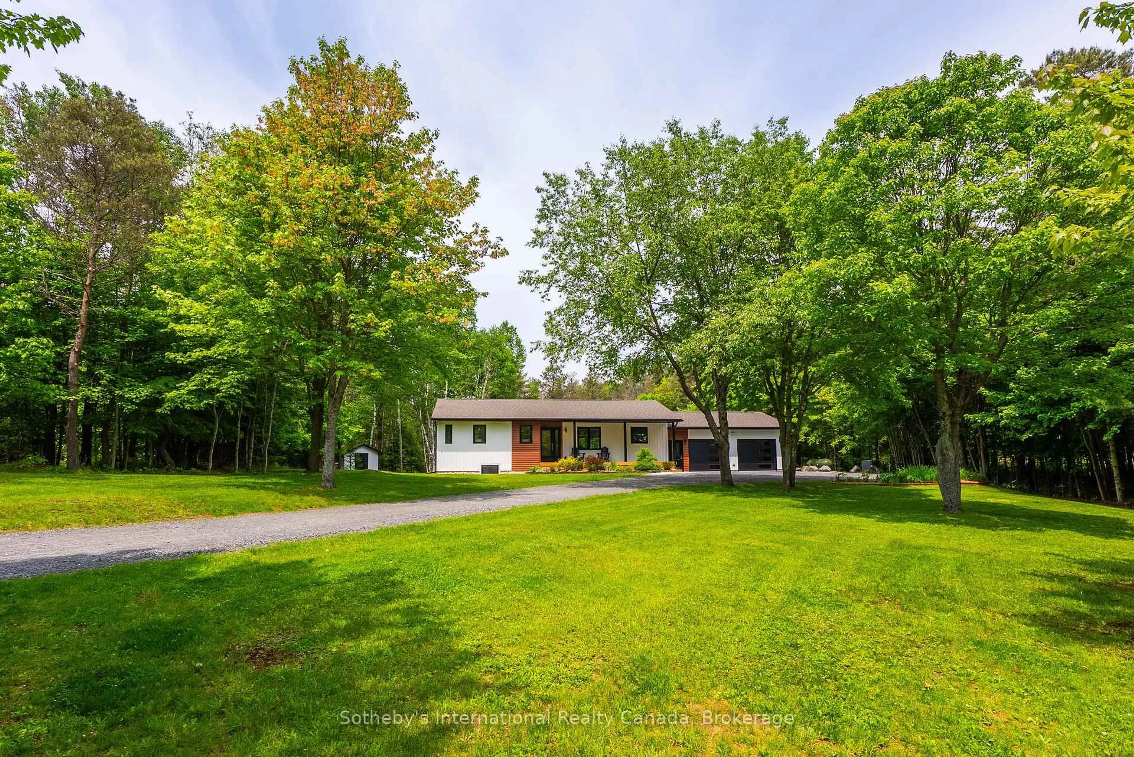 A pic from outside/outdoor area/front of a property/back of a property/a pic from drone, unknown for 348 Fowlers Rd, Huntsville Ontario P1H 2N5