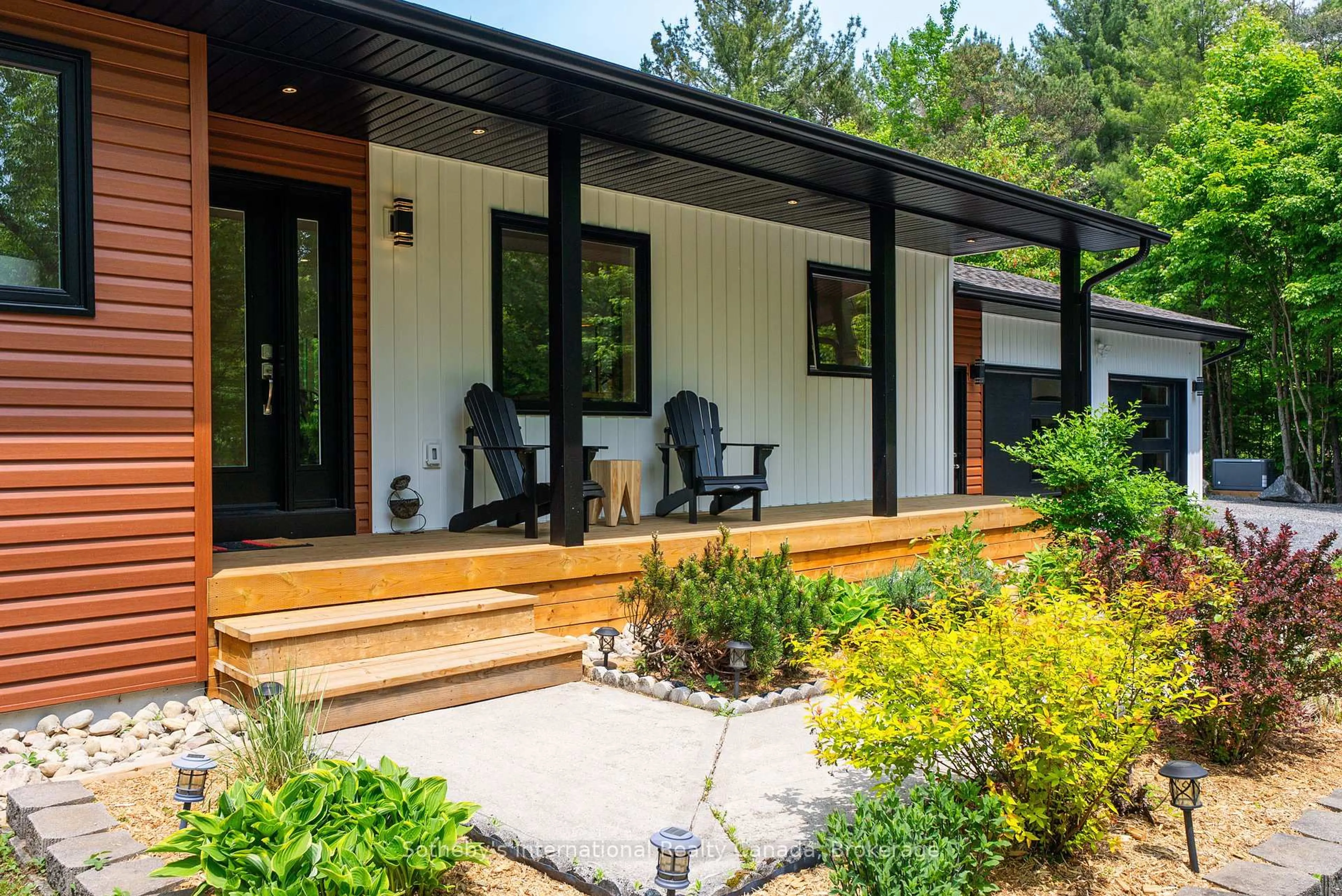Home with vinyl exterior material, unknown for 348 Fowlers Rd, Huntsville Ontario P1H 2N5
