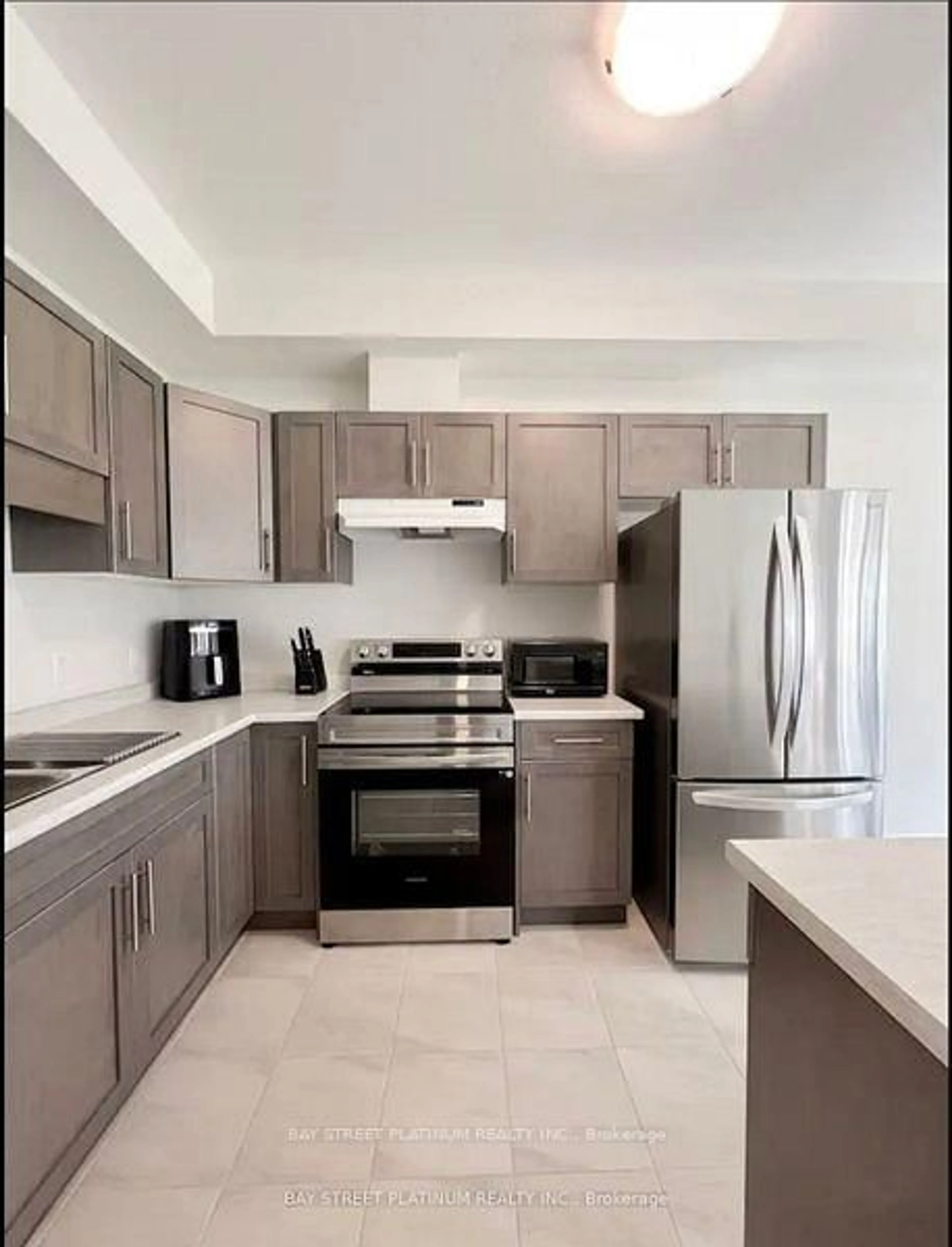 Standard kitchen, ceramic/tile floor for 172 Klager Ave, Pelham Ontario L0S 1E1