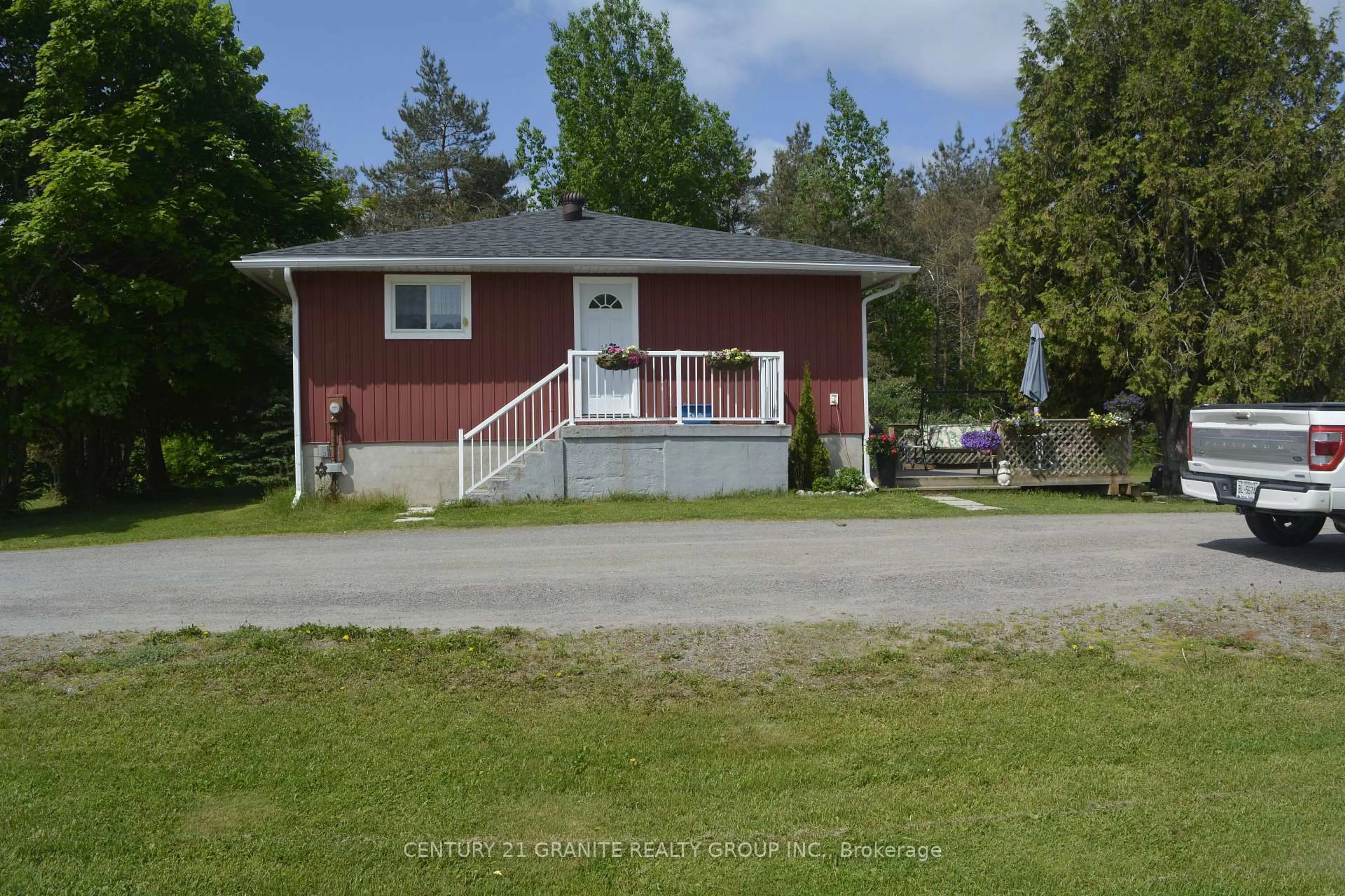 A pic from outside/outdoor area/front of a property/back of a property/a pic from drone, street for 671 Hastings St, Bancroft Ontario K0L 1C0