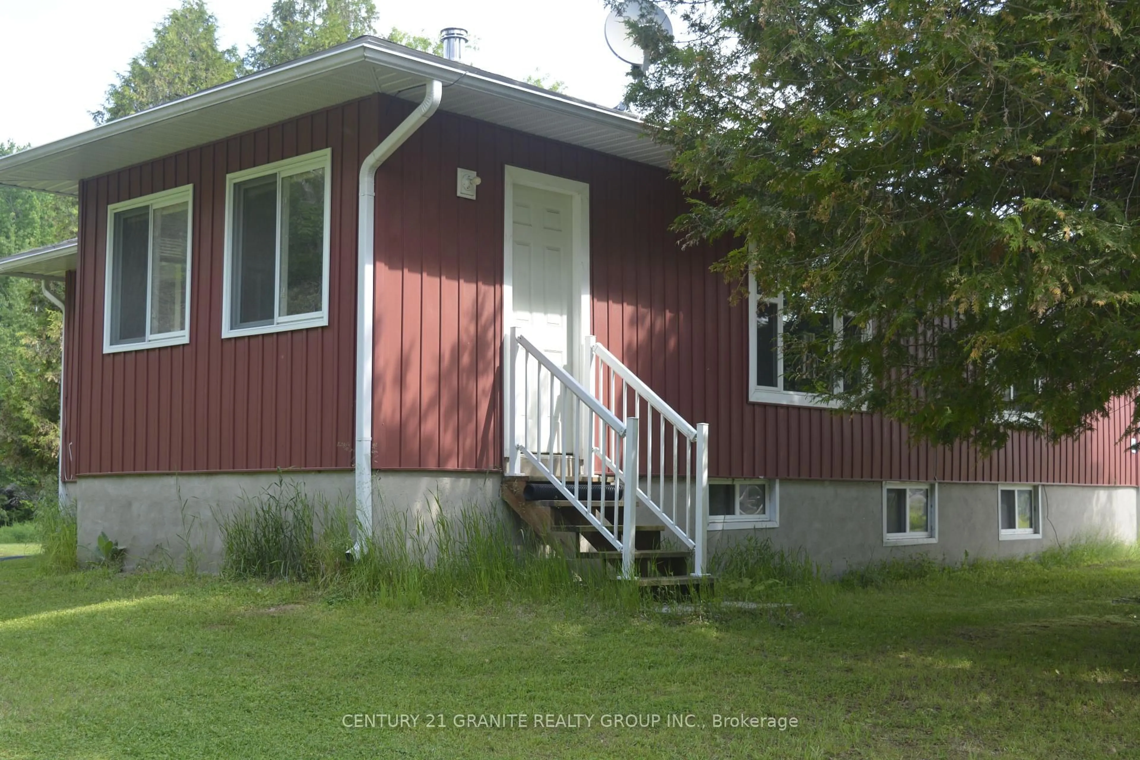 Home with vinyl exterior material, unknown for 671 Hastings St, Bancroft Ontario K0L 1C0