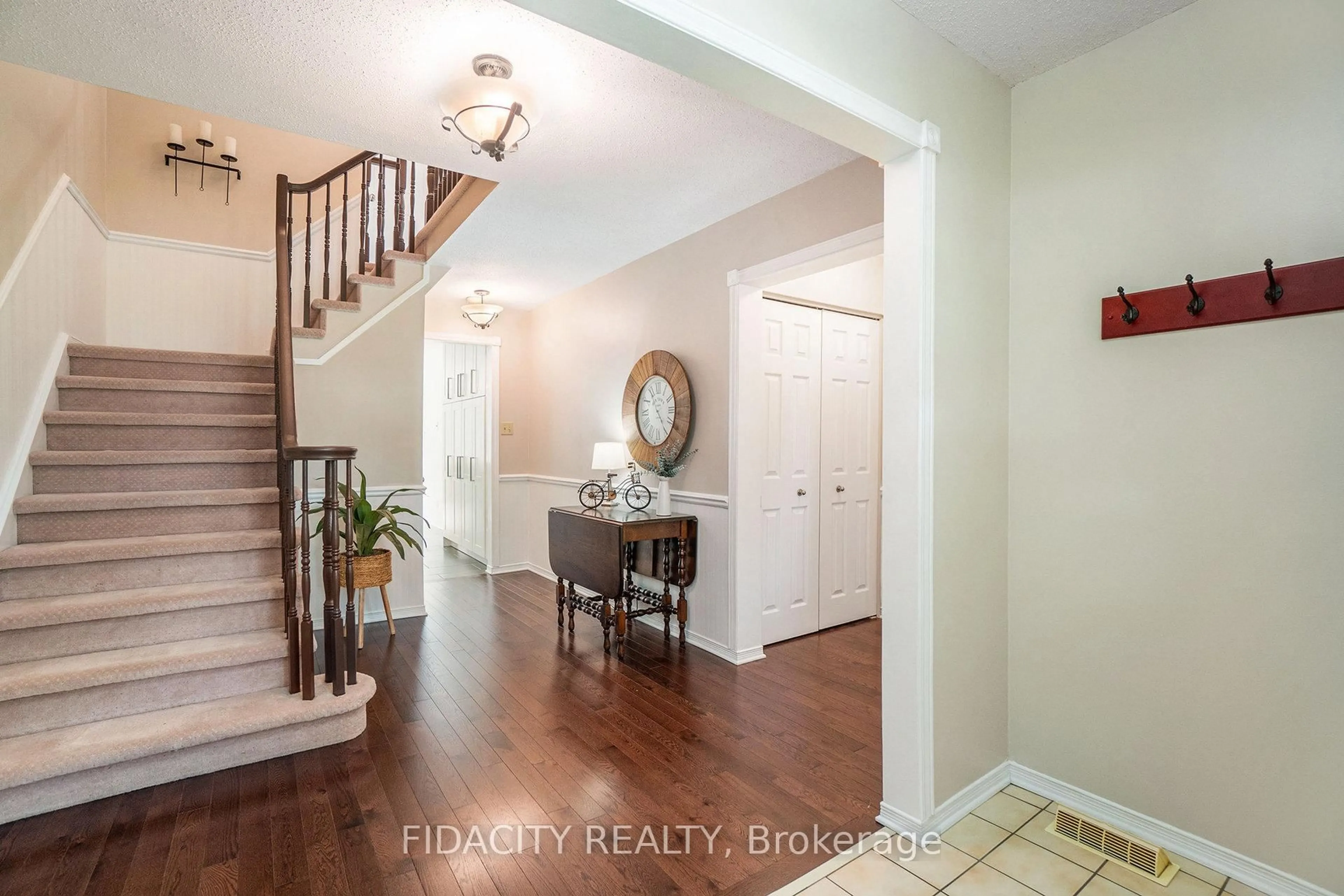 Indoor entryway for 17 Albury Cres, Stittsville Ontario K2S 1G7