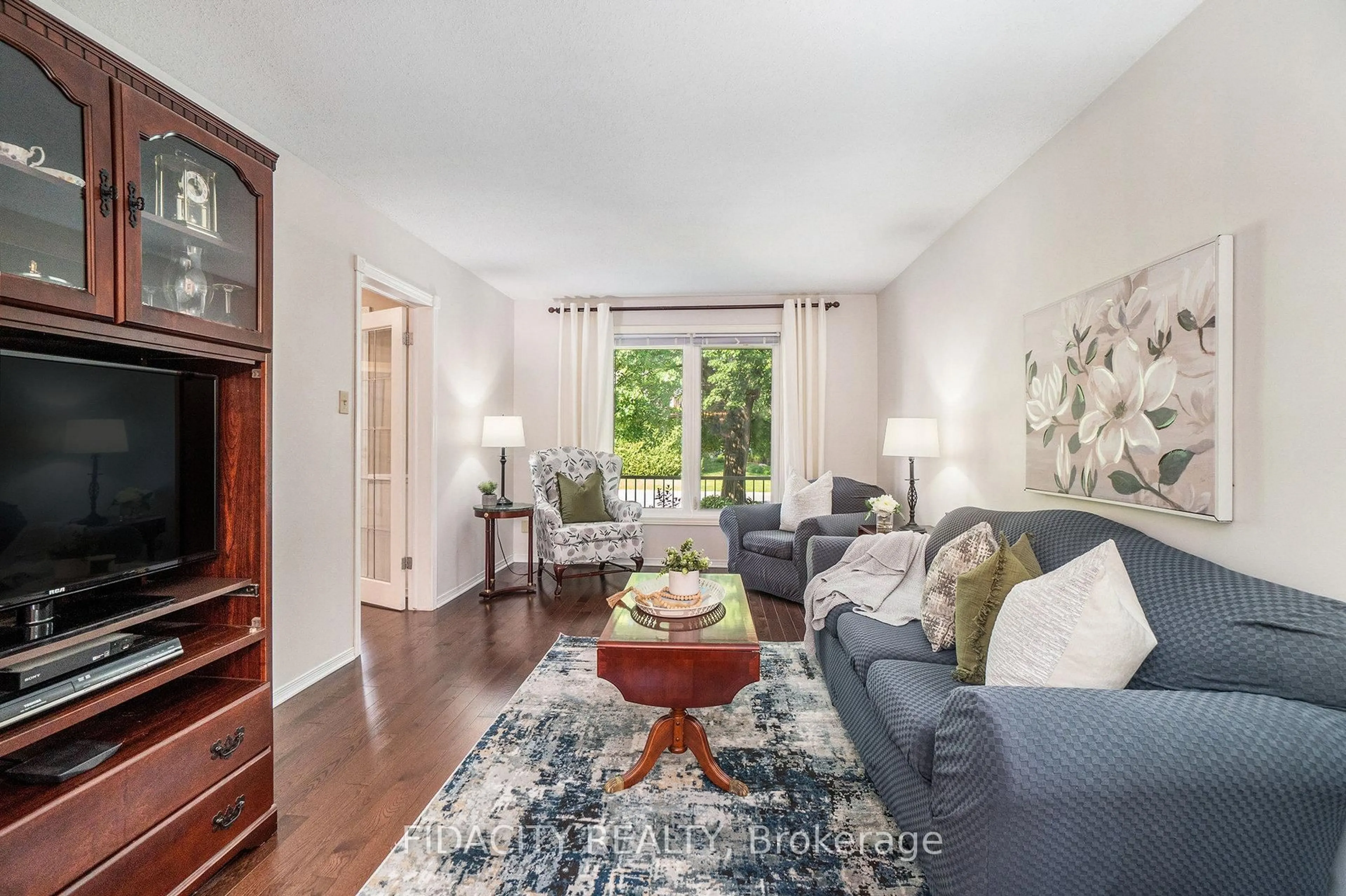 Living room with furniture, wood/laminate floor for 17 Albury Cres, Stittsville Ontario K2S 1G7