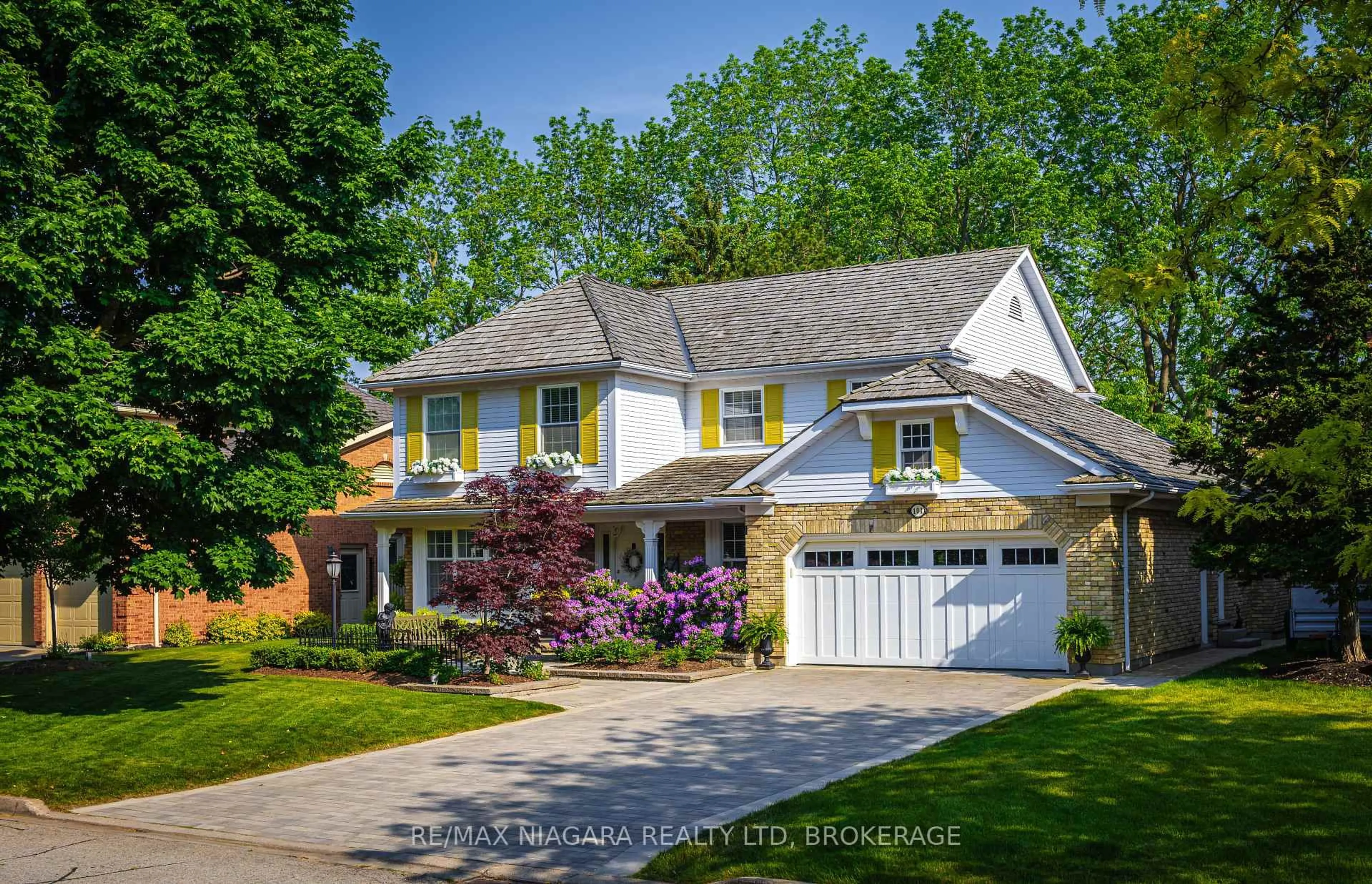Home with vinyl exterior material, street for 101 Port Master Dr, St. Catharines Ontario L2N 7H5
