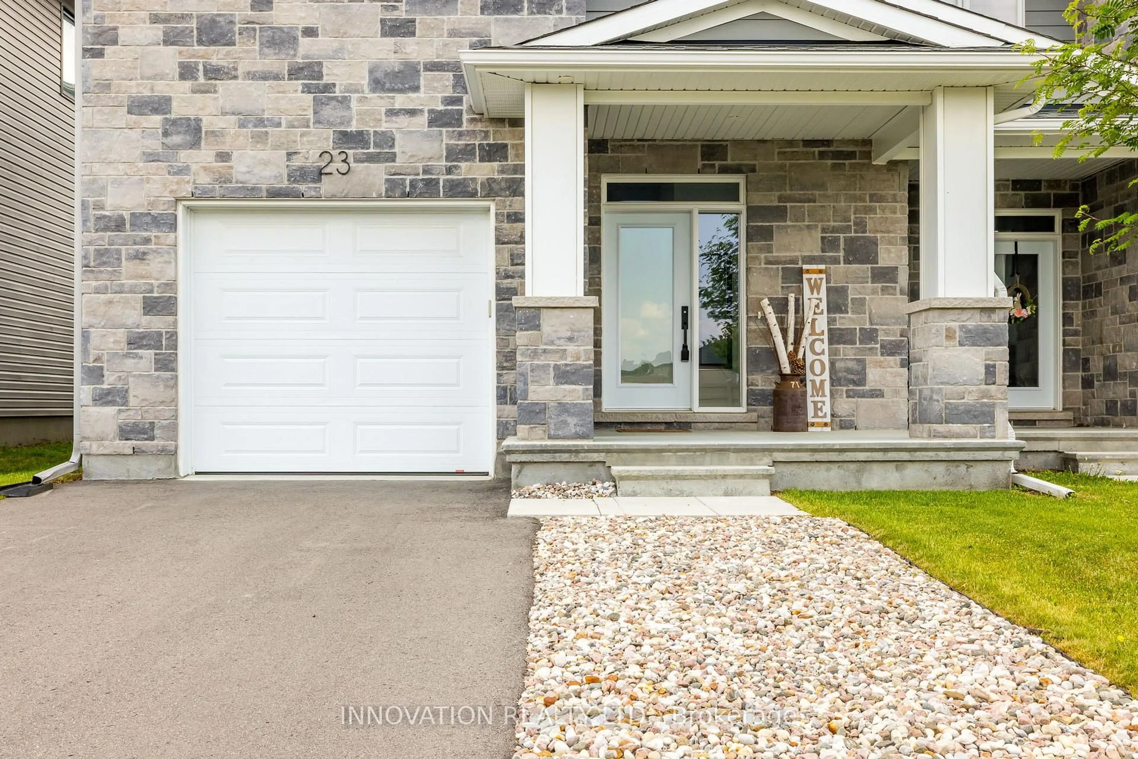 Indoor entryway for 23 Mac Beattie Dr, Arnprior Ontario K7S 0J3