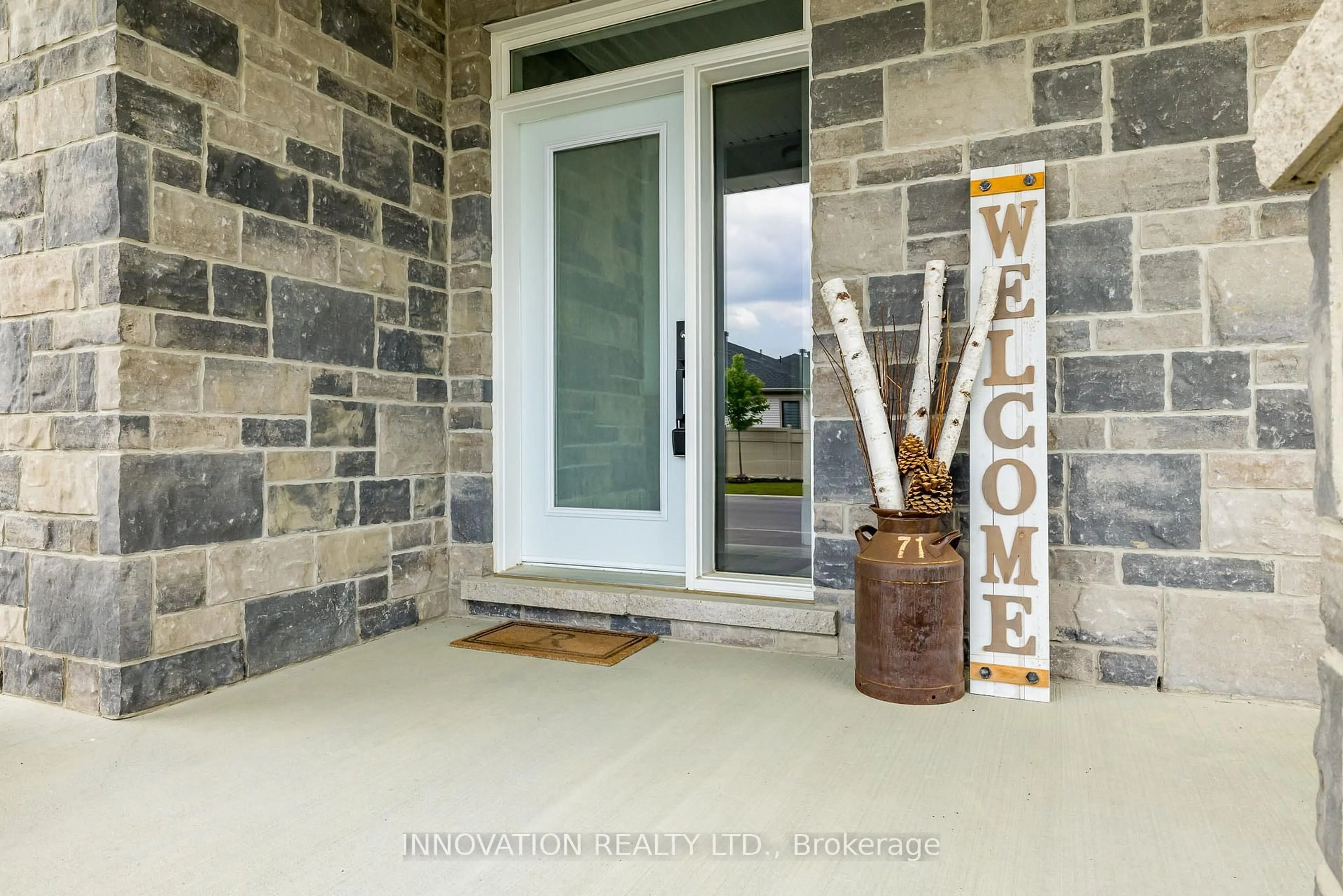 Indoor entryway for 23 Mac Beattie Dr, Arnprior Ontario K7S 0J3