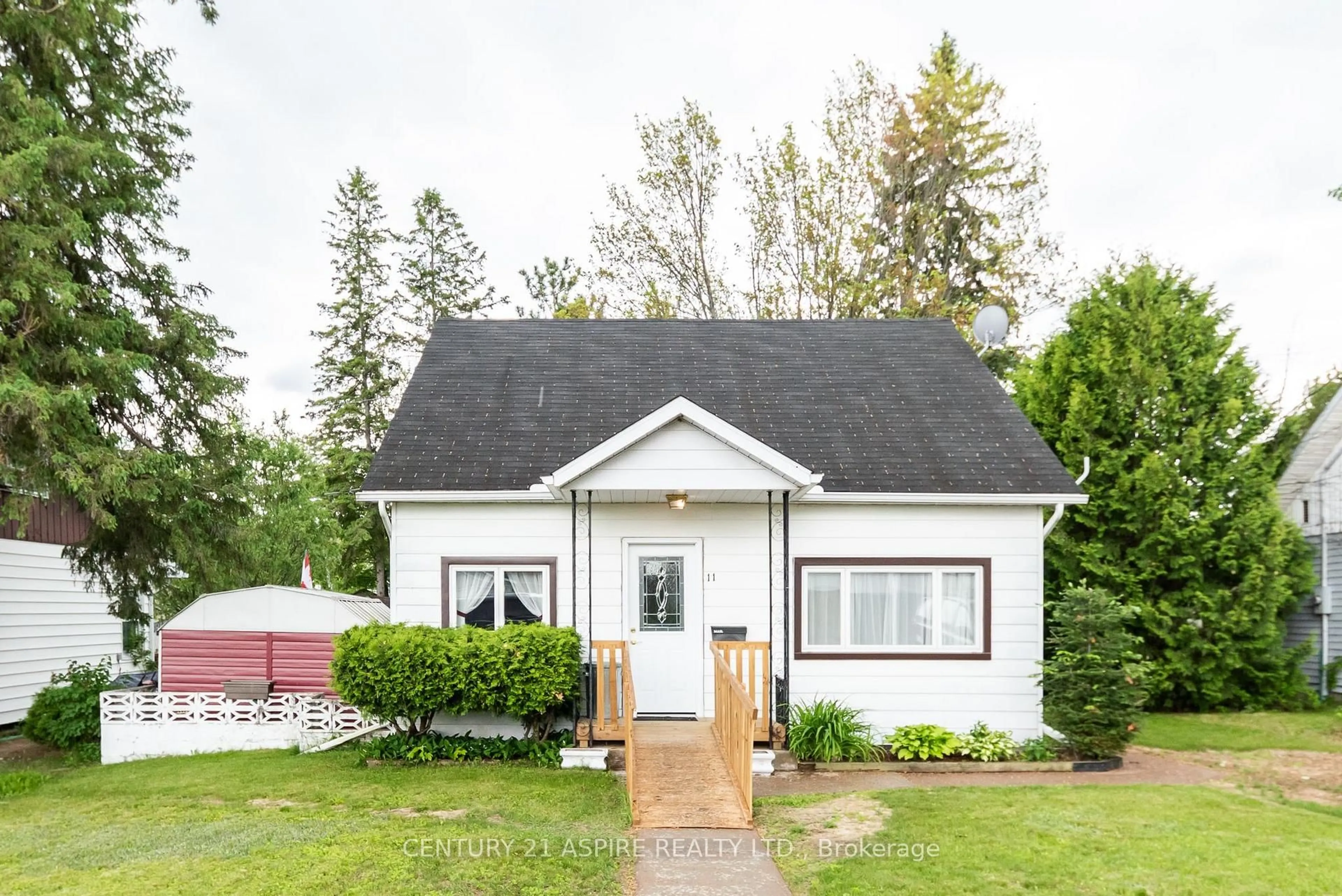 Home with vinyl exterior material, street for 11 Troyes St, Deep River Ontario K0J 1P0