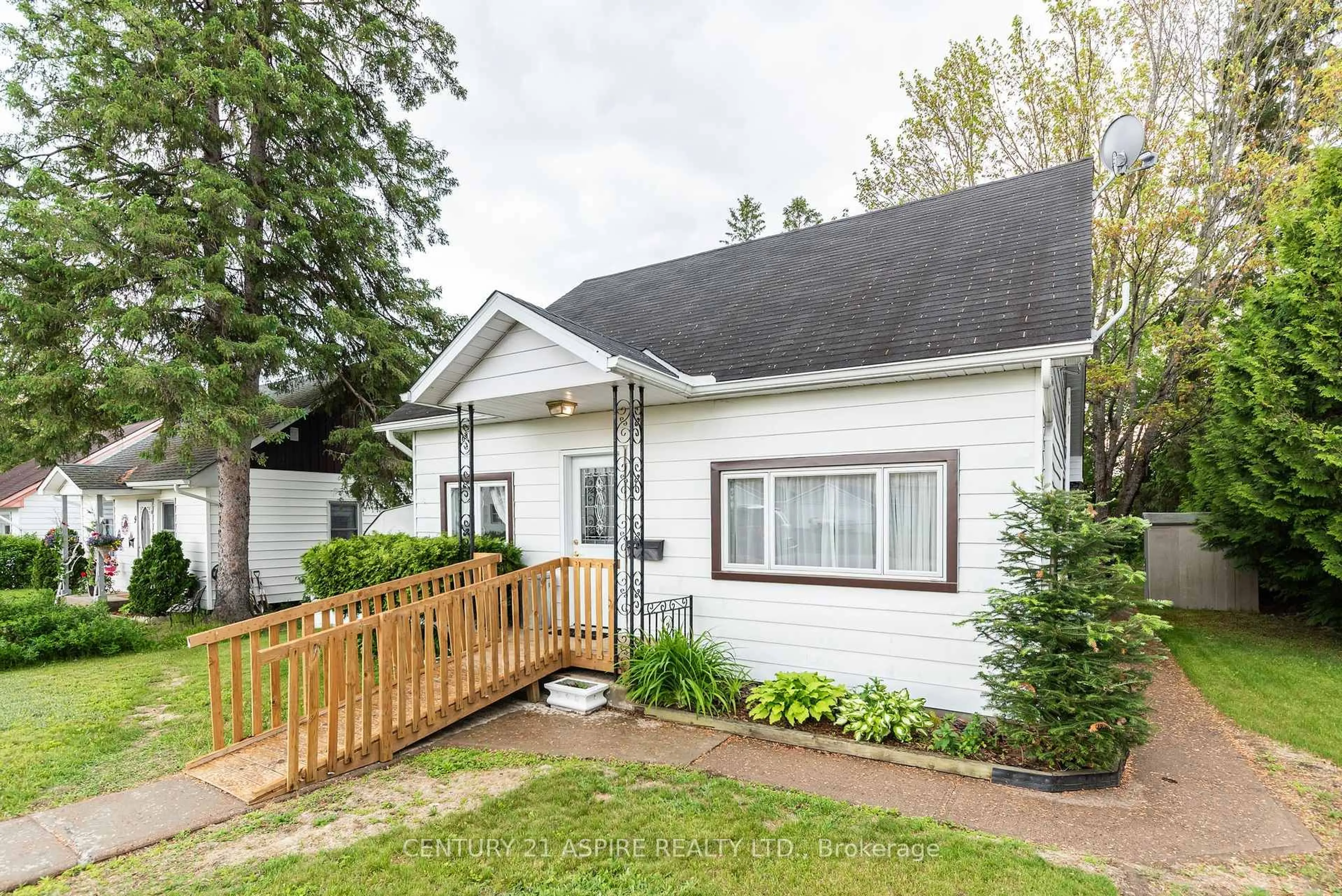 Home with vinyl exterior material, street for 11 Troyes St, Deep River Ontario K0J 1P0