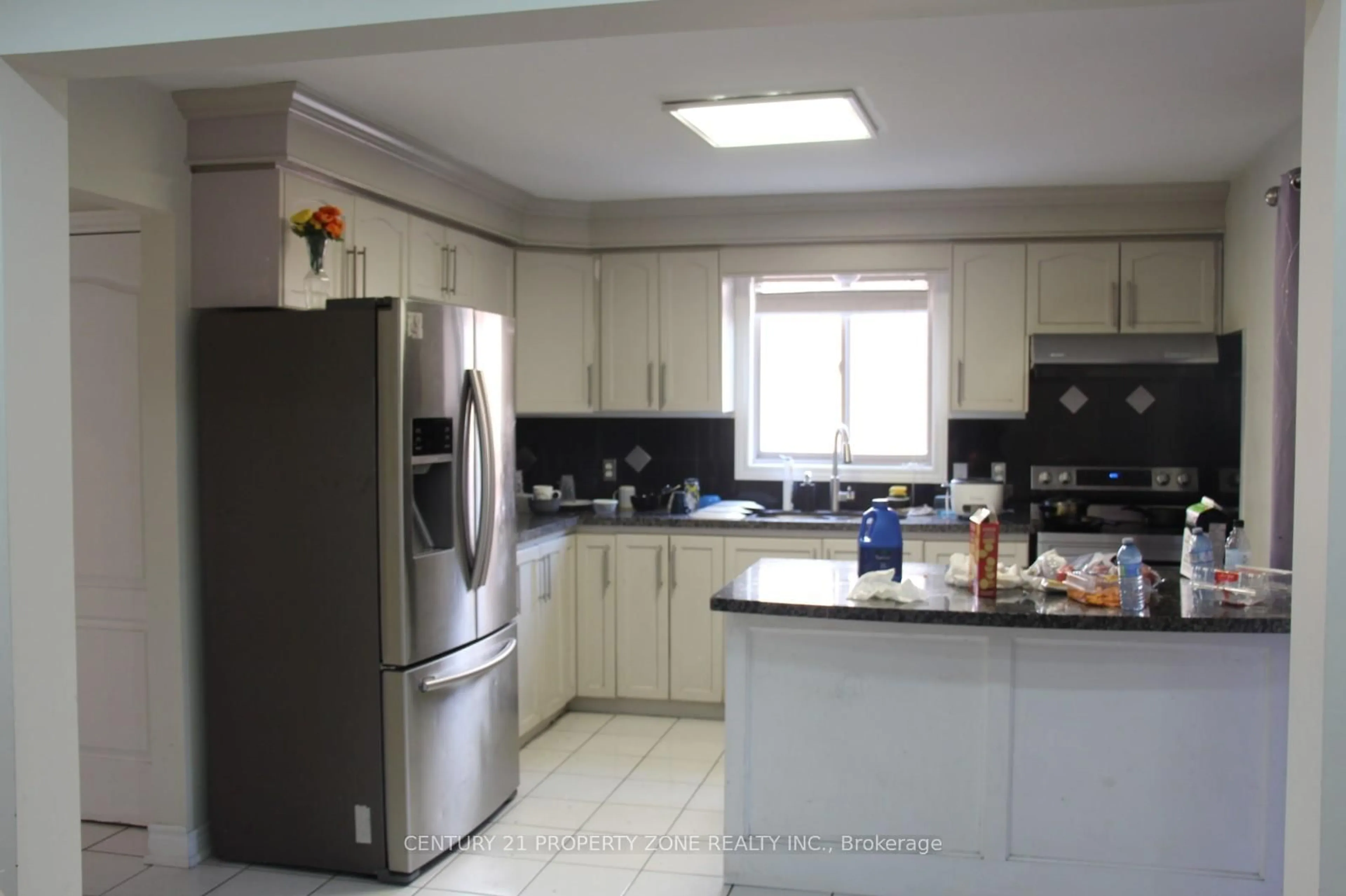 Standard kitchen, ceramic/tile floor for 163 Stone Church Rd, Hamilton Ontario L9B 1A8
