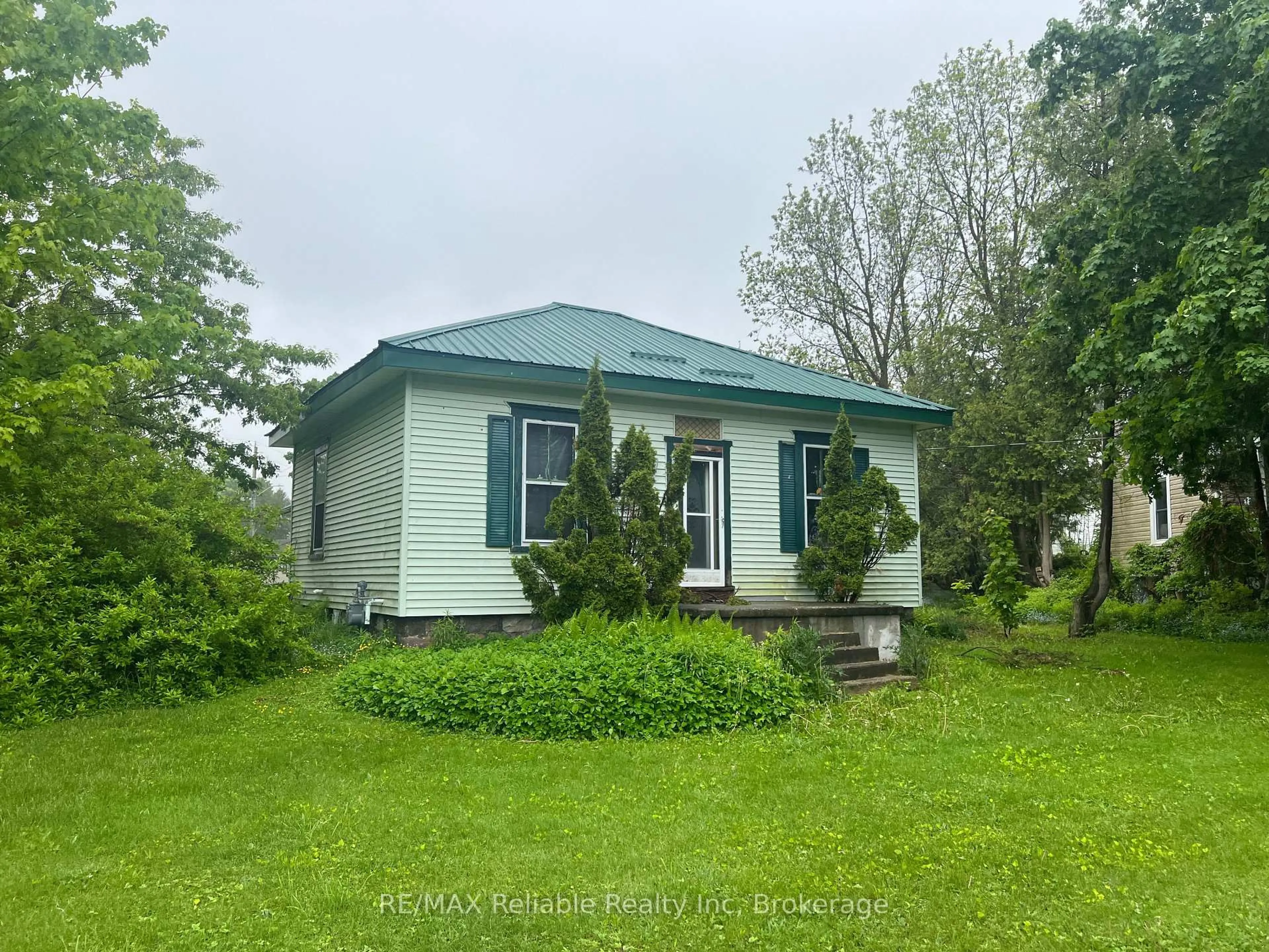 A pic from outside/outdoor area/front of a property/back of a property/a pic from drone, building for 83 North St, Central Huron Ontario N0M 1L0