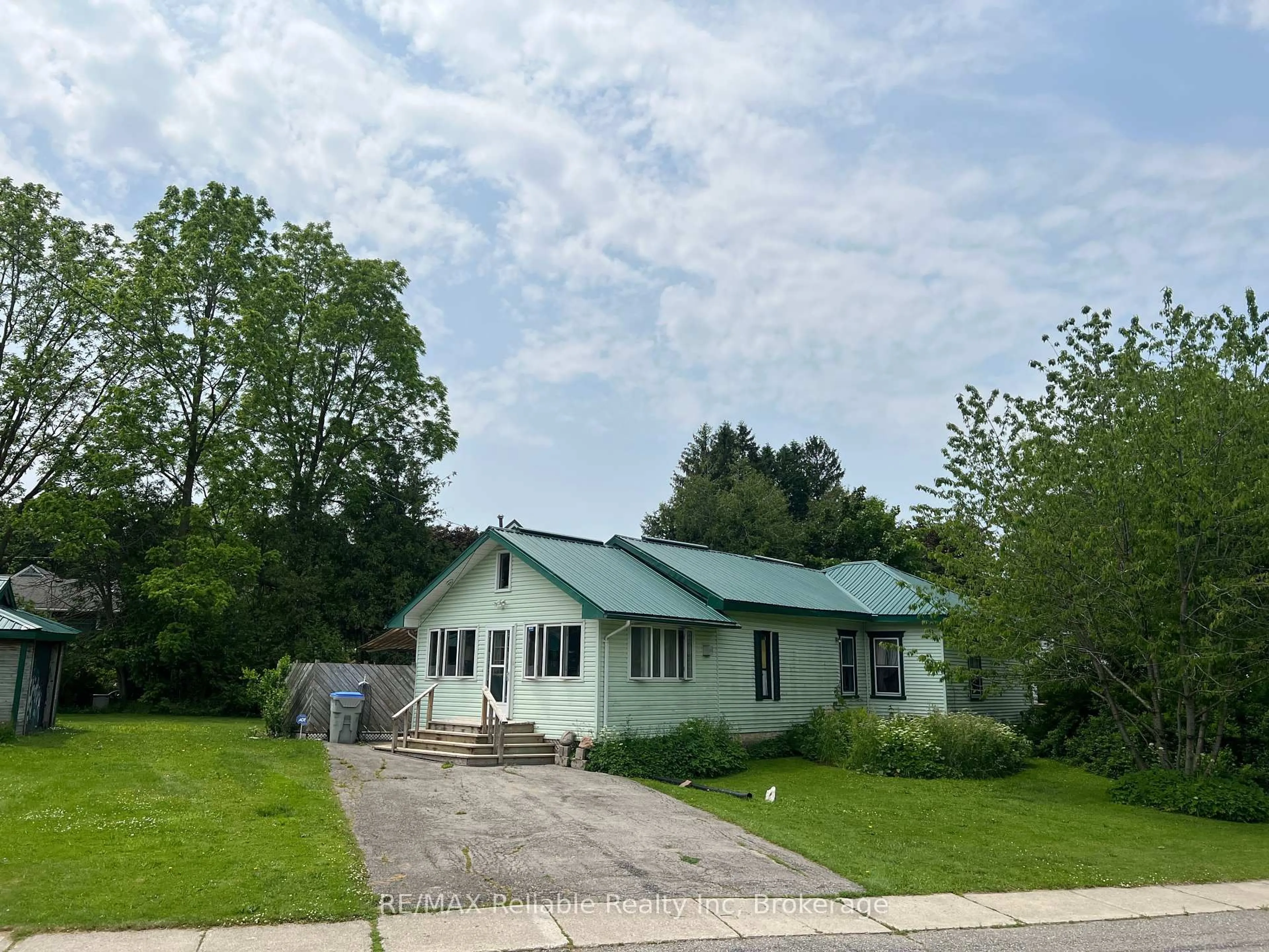 A pic from outside/outdoor area/front of a property/back of a property/a pic from drone, unknown for 83 North St, Central Huron Ontario N0M 1L0