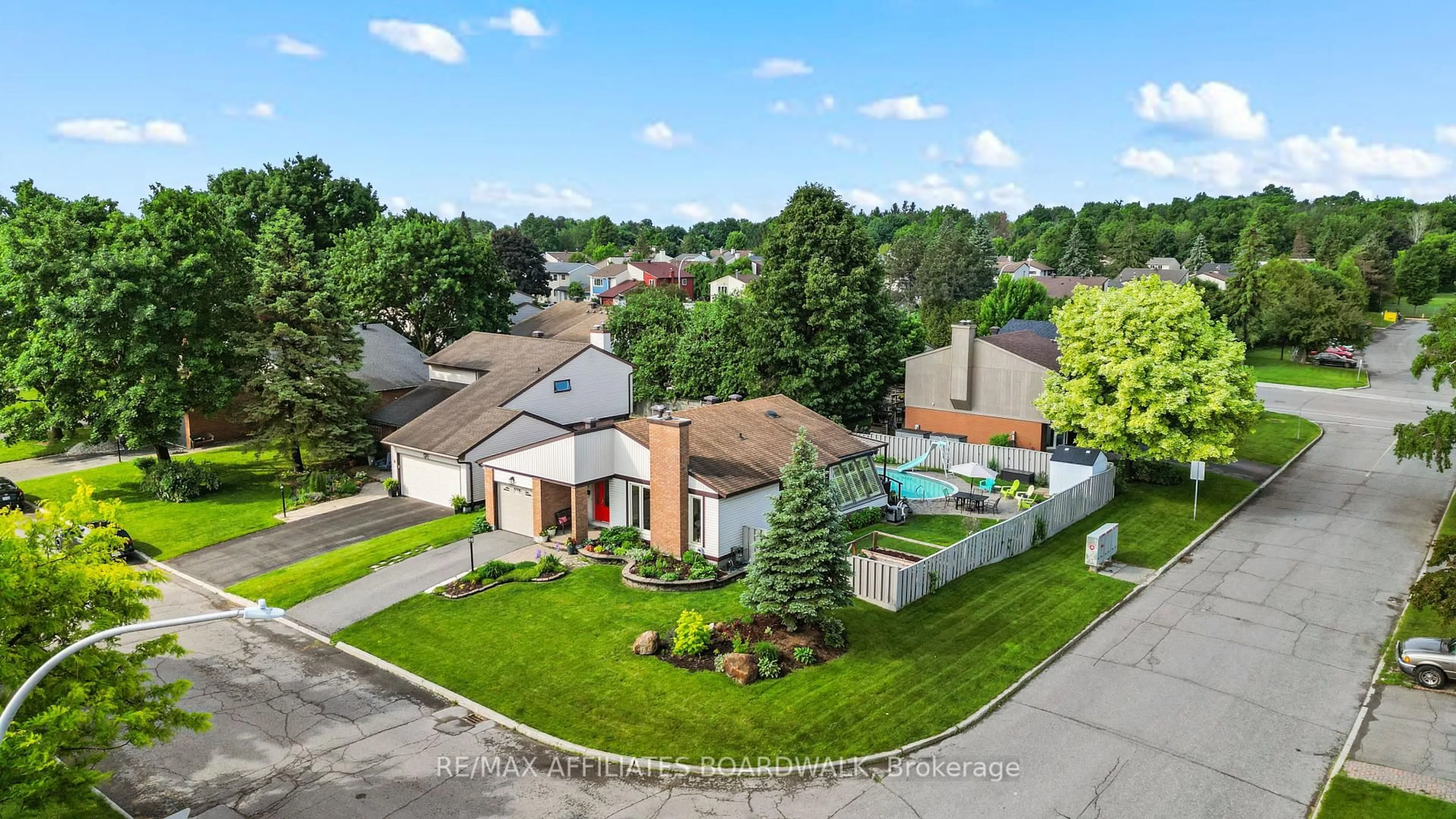 A pic from outside/outdoor area/front of a property/back of a property/a pic from drone, street for 2 Liveoak Cres, Ottawa Ontario K2J 1R6