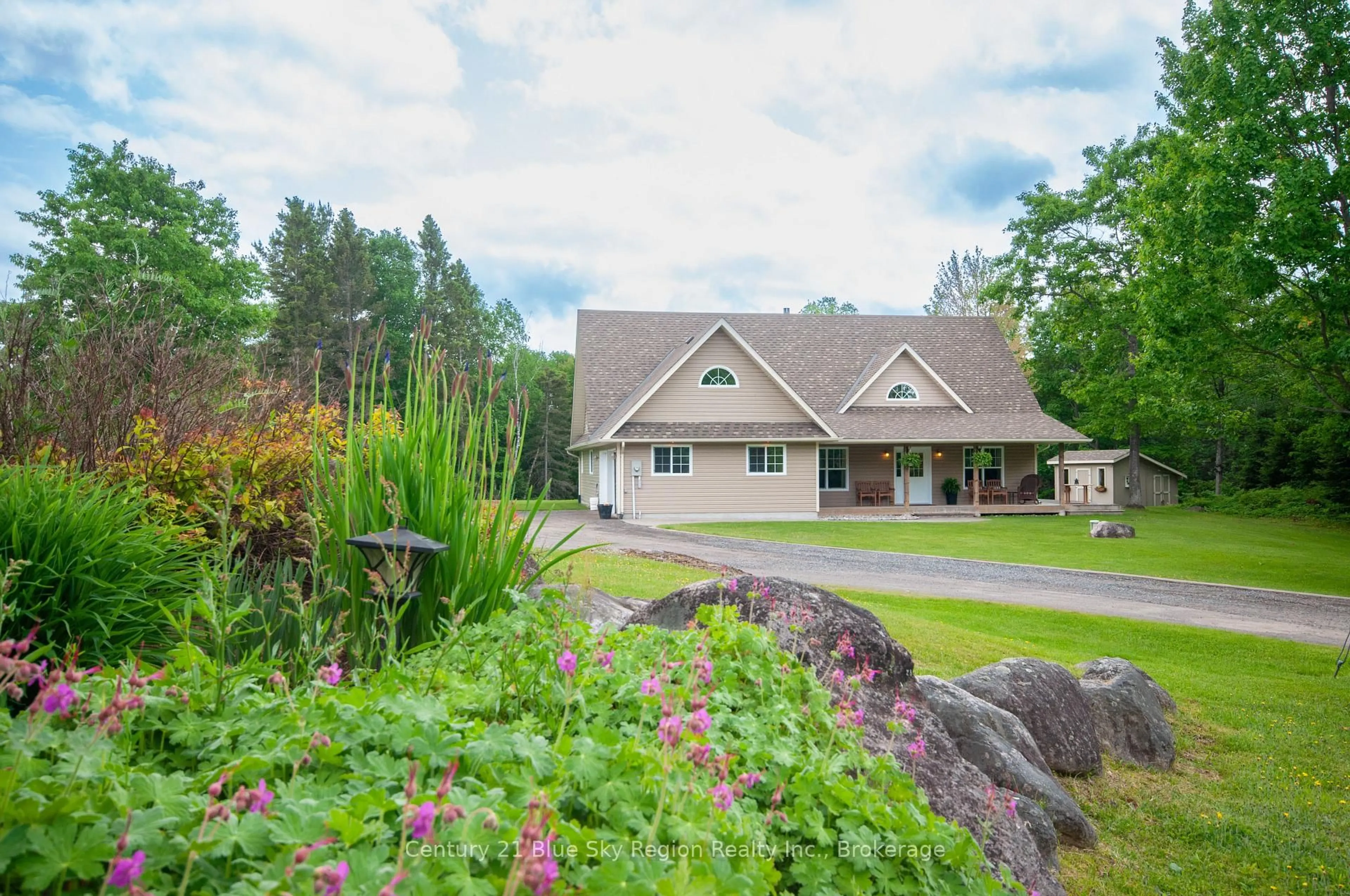 A pic from outside/outdoor area/front of a property/back of a property/a pic from drone, water/lake/river/ocean view for 117 Pargeter Dr, East Ferris Ontario P0H 1B0